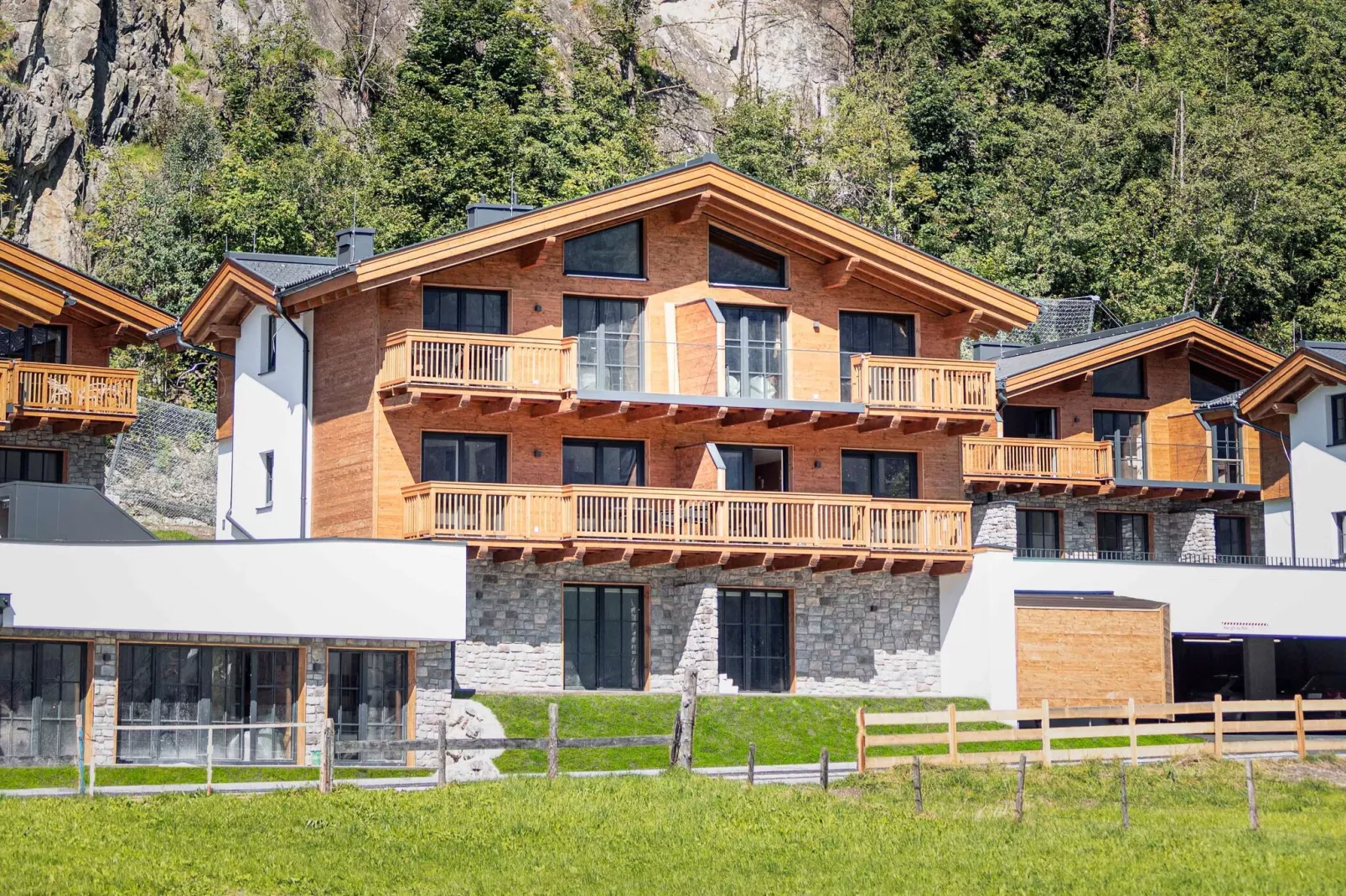 Tauernlodges Uttendorf 1A-Buitenkant zomer