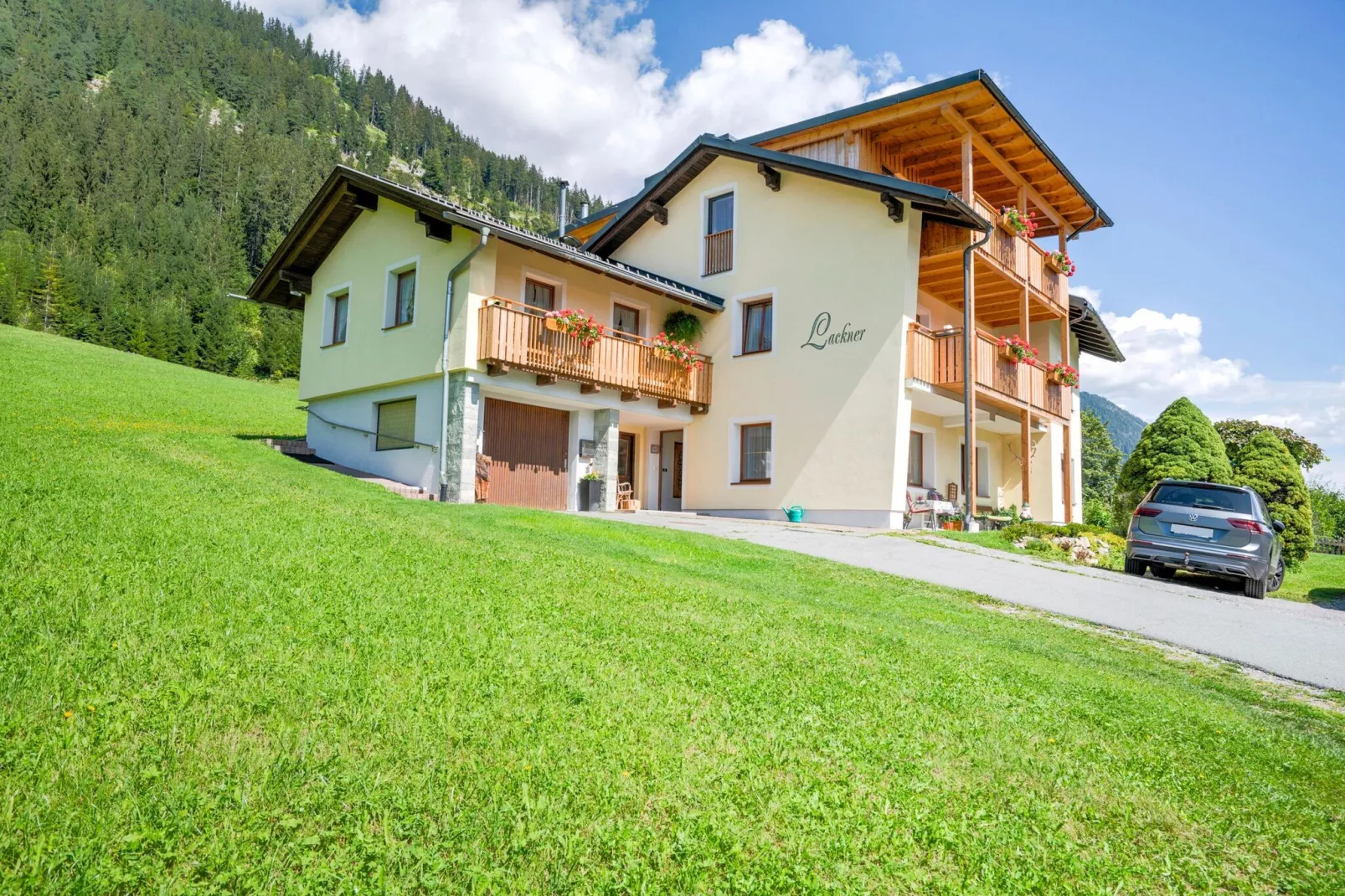 Appartement Weissenseeblick-Buitenkant zomer