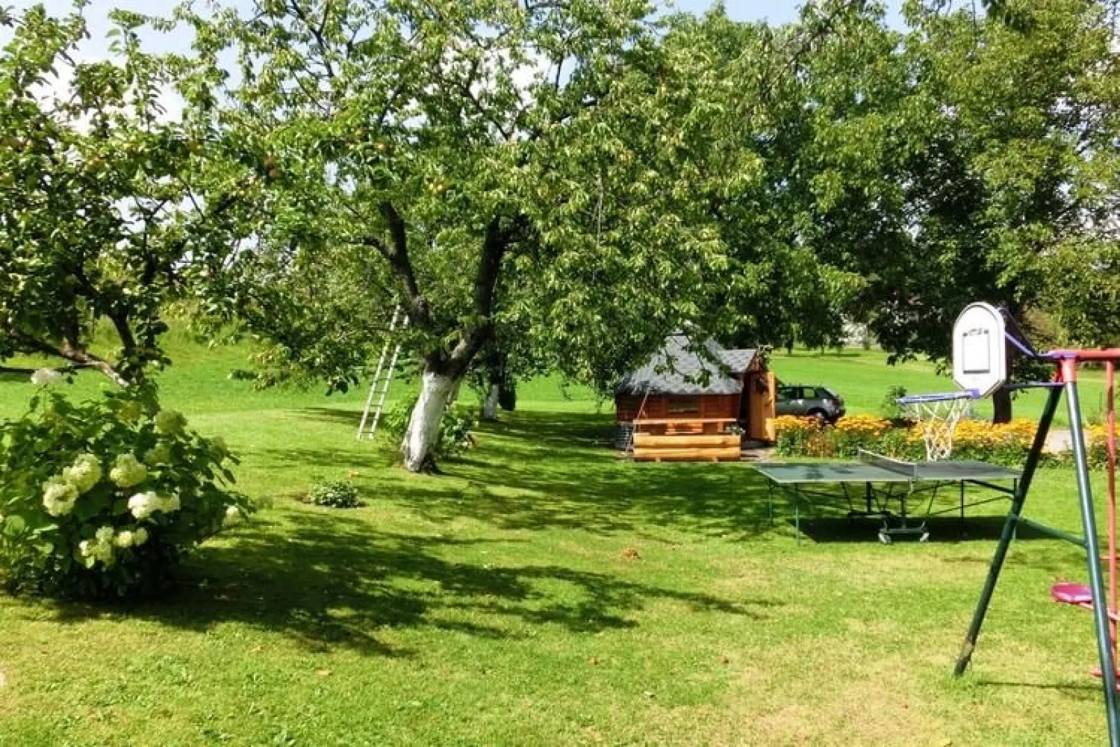 Gästehaus Kandlbinder-Tuinen zomer