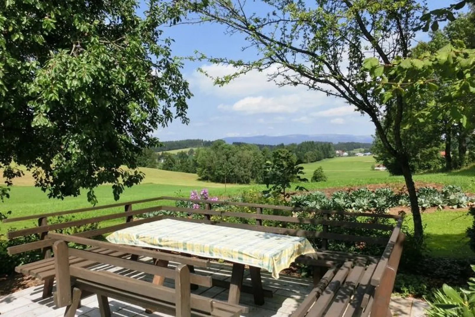 Gästehaus Kandlbinder-Tuinen zomer