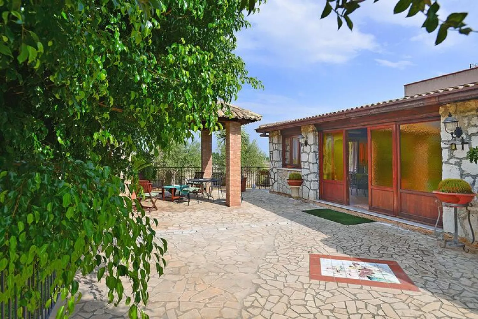 Ferienhaus Solarino-Villa Eureka-Buitenkant zomer