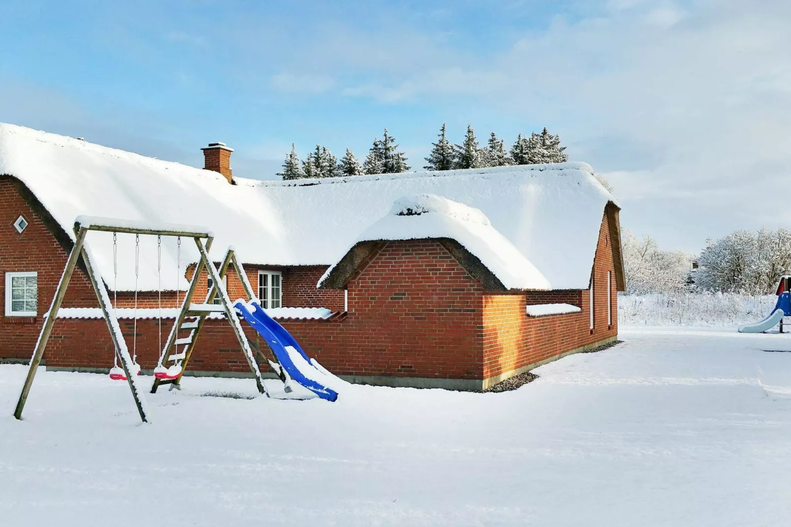Rietgedekt vakantiehuis in Ulfborg met sauna-Buitenlucht