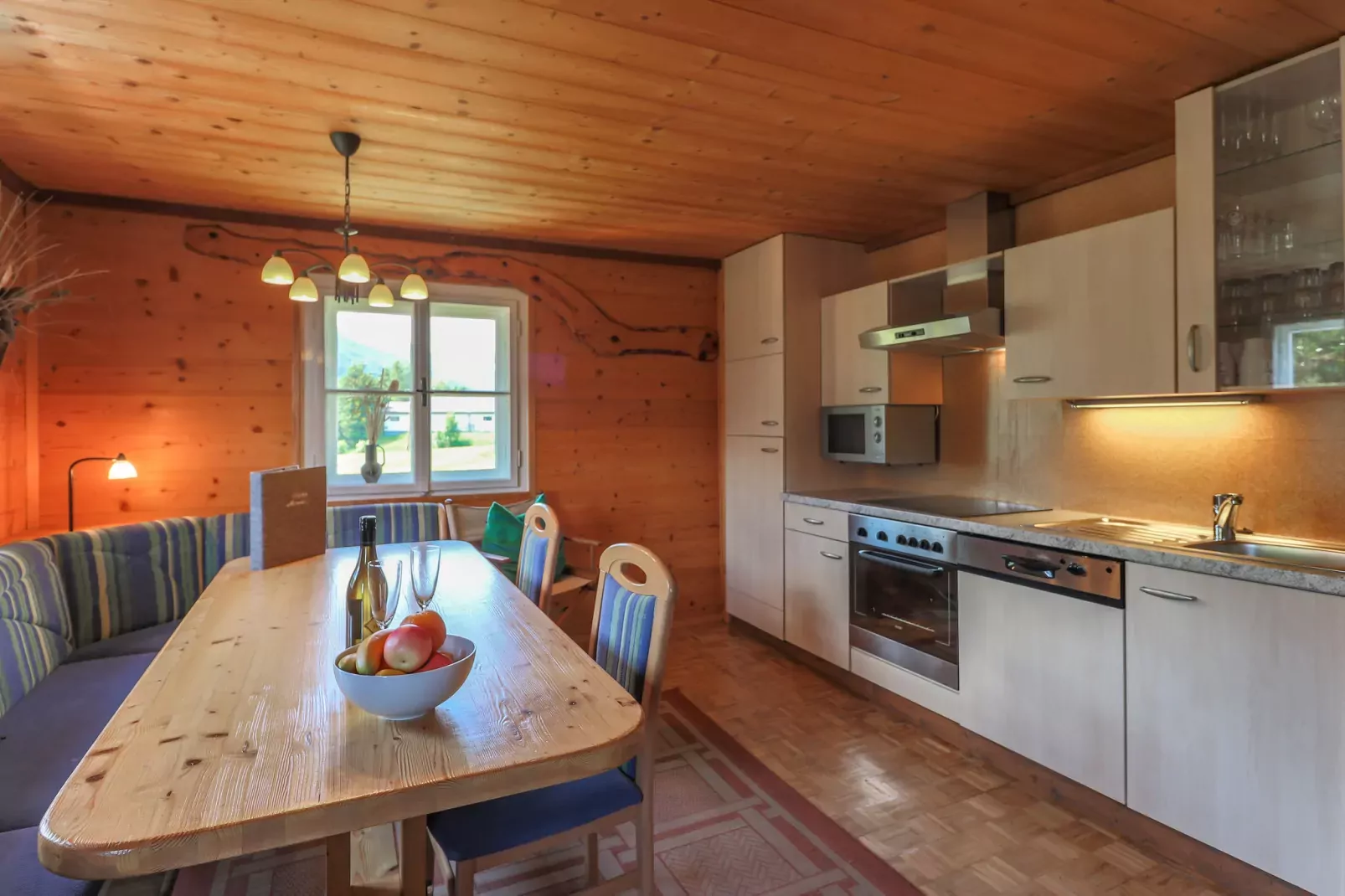 Chalet Mittersill B-Eetkamer