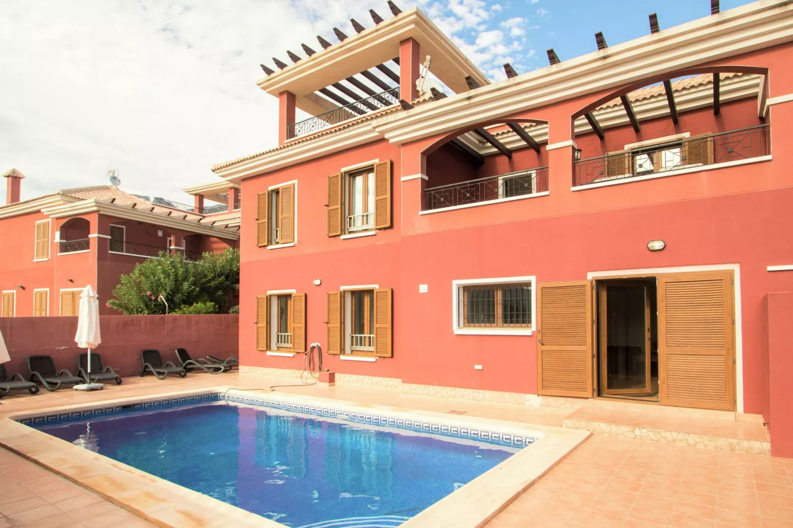 poolofhouse