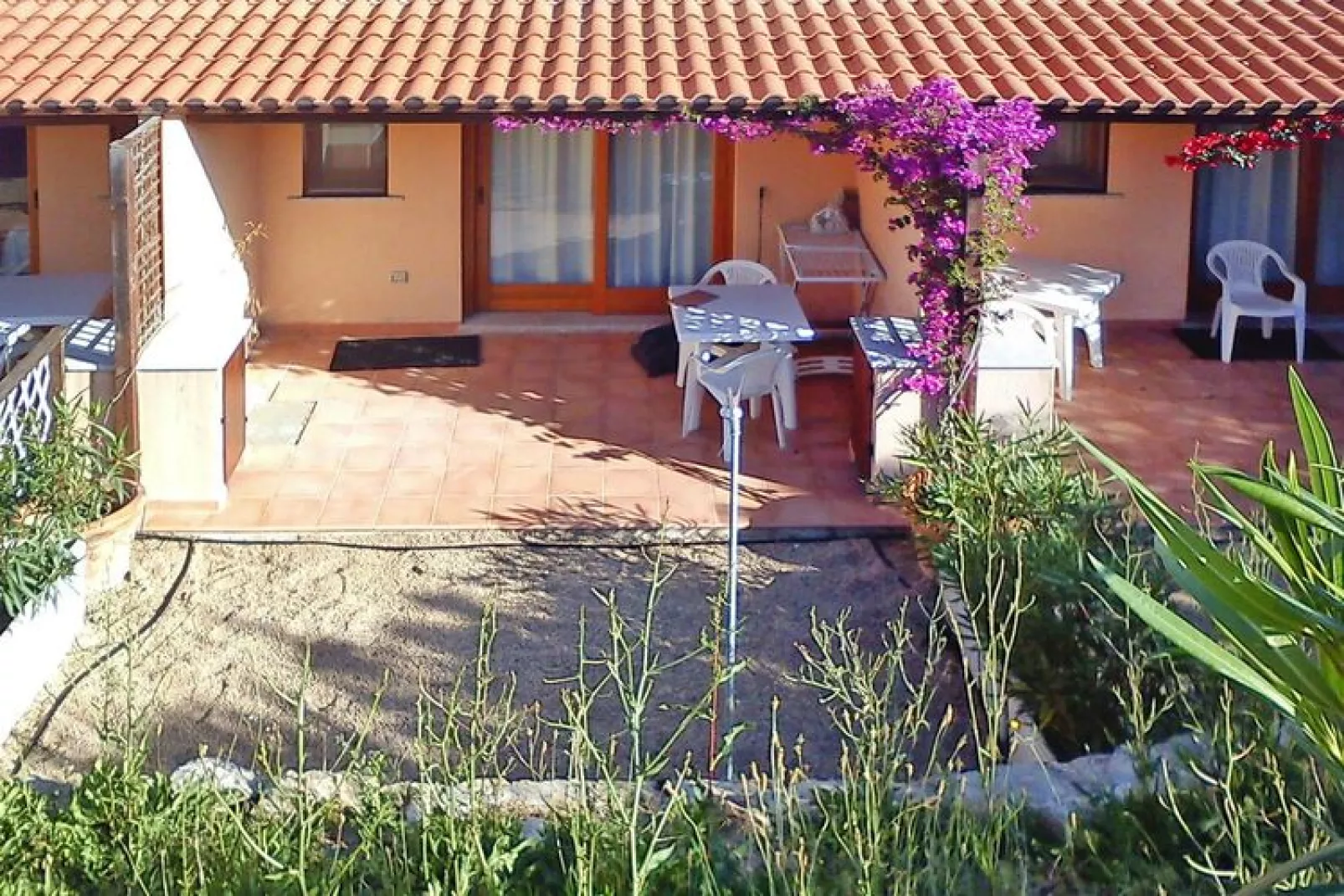 Holiday residence Il Nido dei Gabbiani Porto Pollo / Bilo Plus 5 pax in a row house-Buitenkant zomer