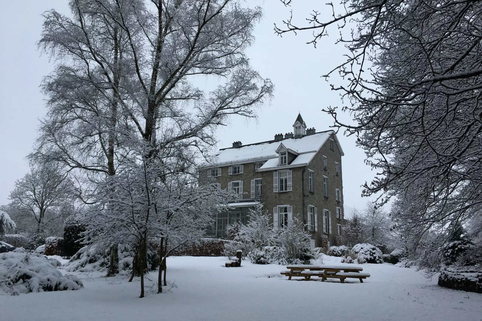 Chateau Vallez-Buitenkant zomer