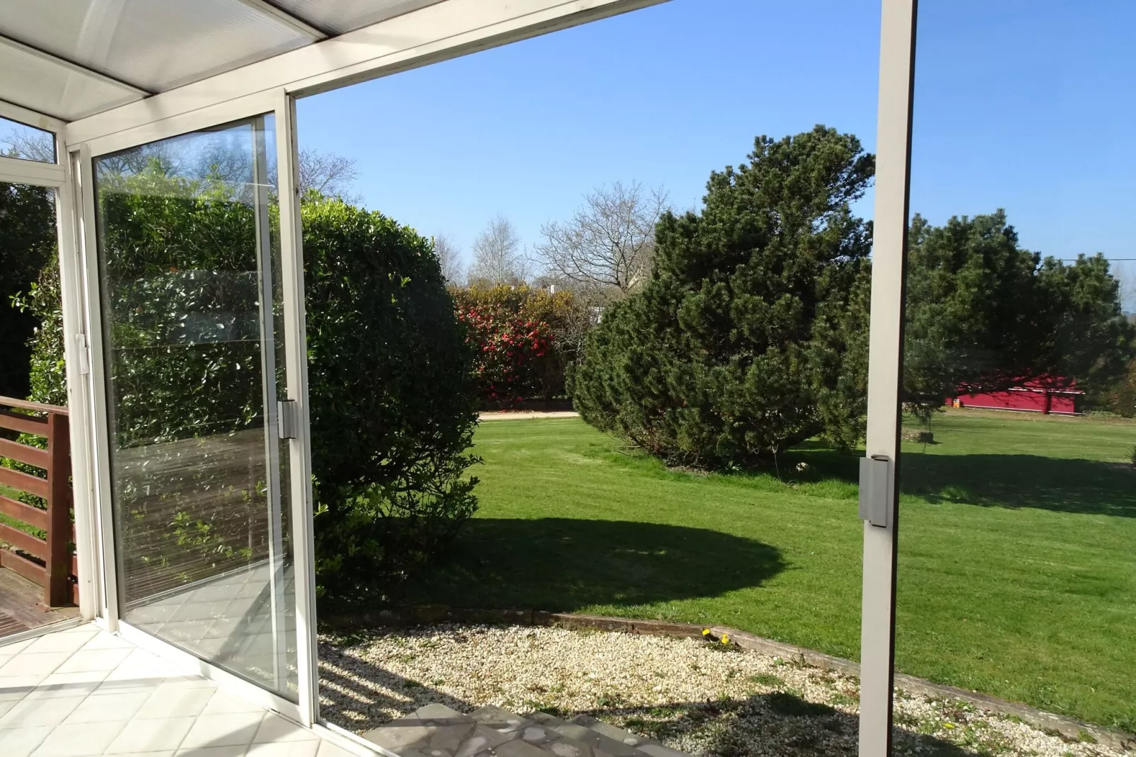 Maison de vacances Trélévern-Tuinen zomer