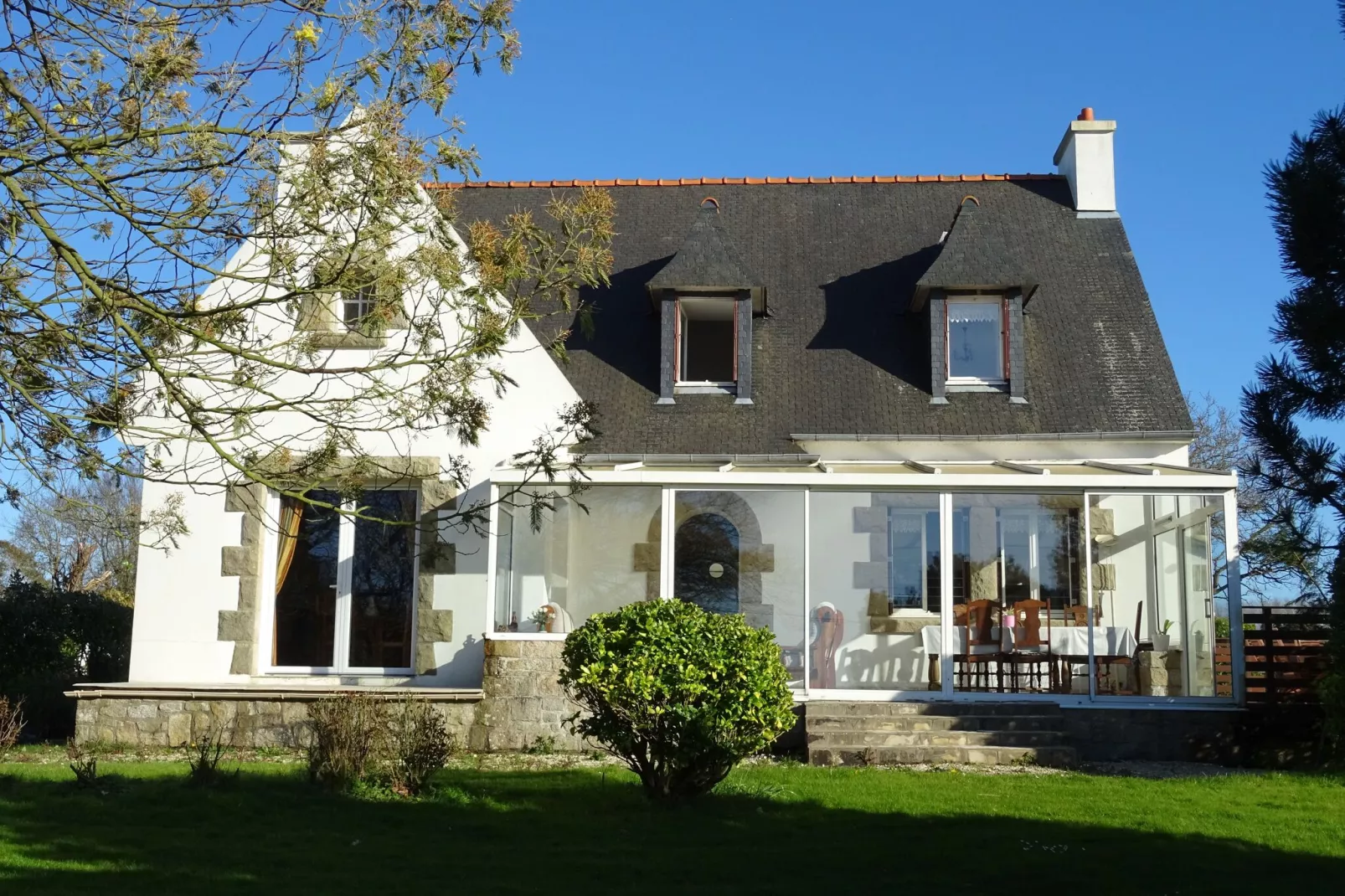 Maison de vacances Trélévern-Uitzicht zomer