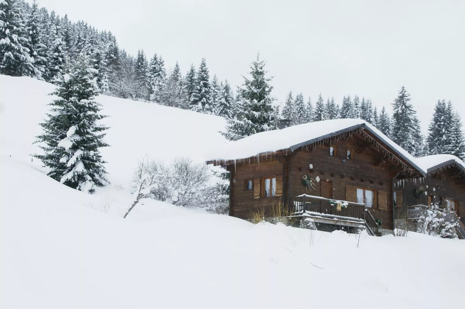 Notre Dame de Bellecombe-Exterieur winter