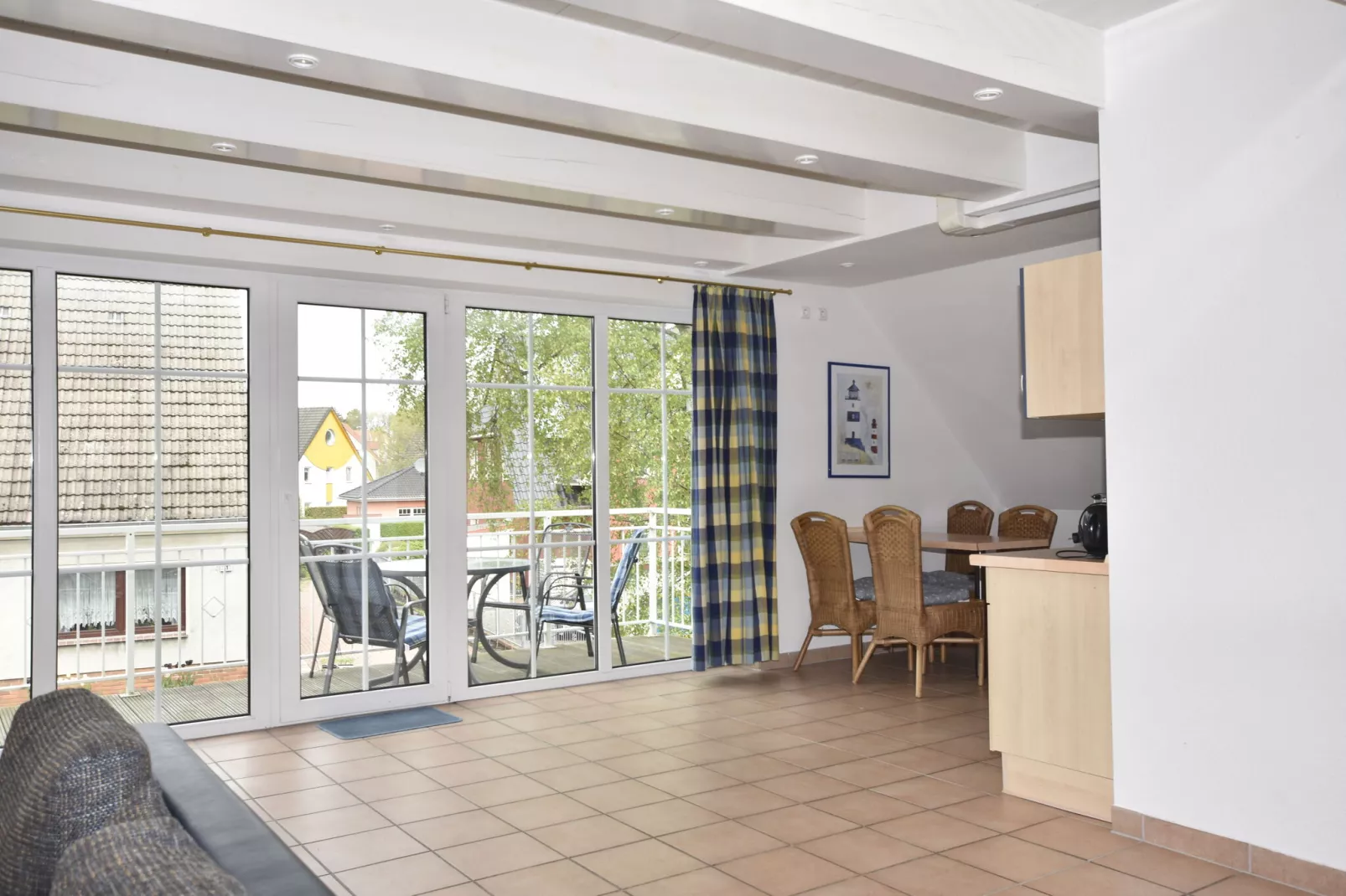 Arko 5 strandnah mit Balkon-Woonkamer