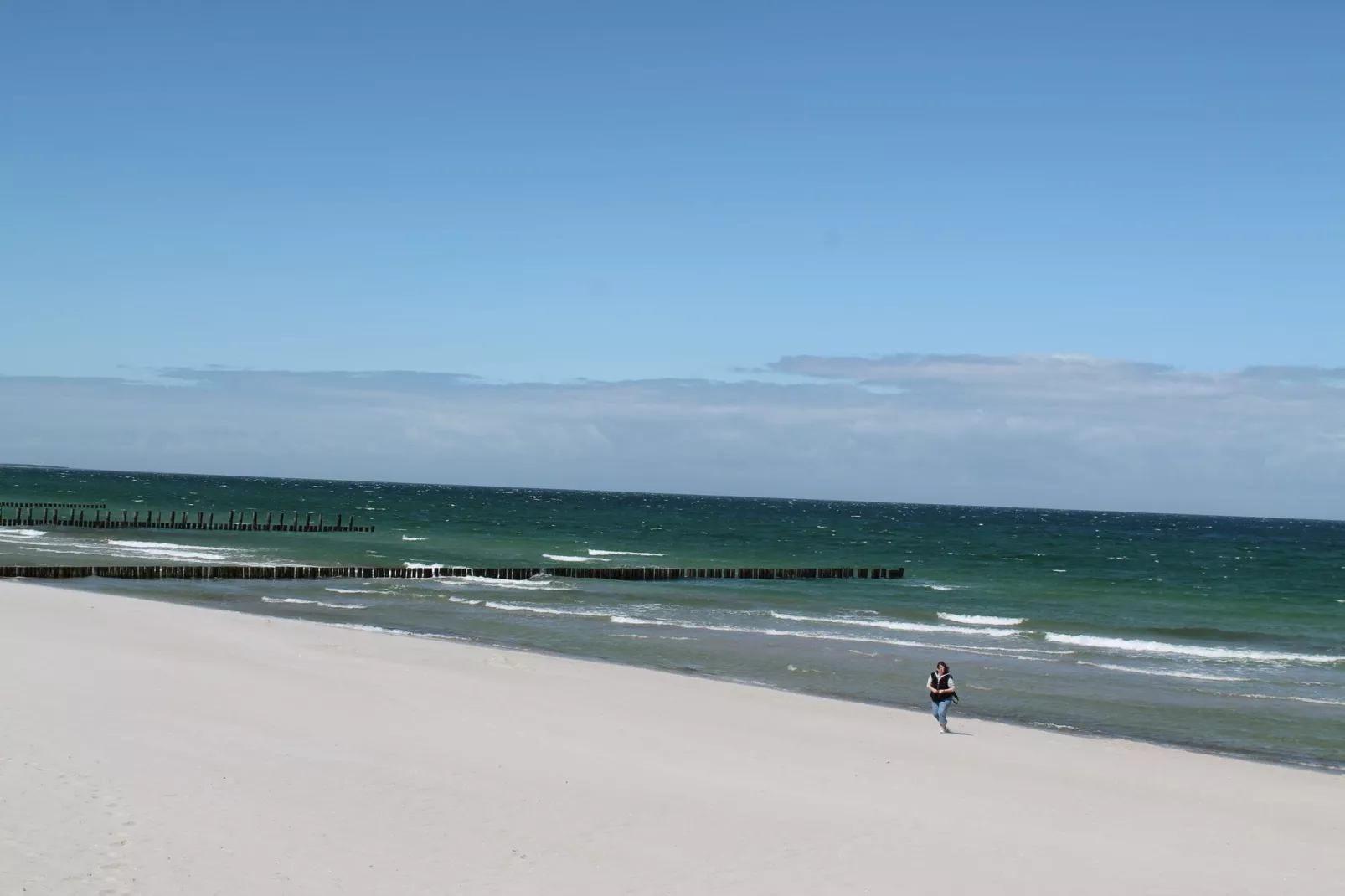 Arko 5 strandnah mit Balkon-Gebieden zomer 20km