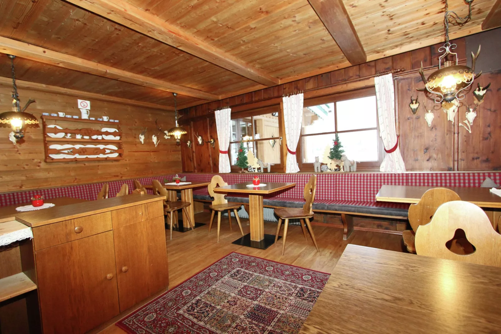 Alpenhaus Lacknerbrunn-Woonkamer