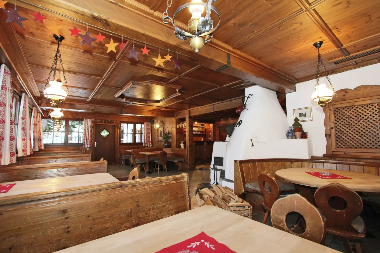 Alpenhaus Lacknerbrunn-Eetkamer