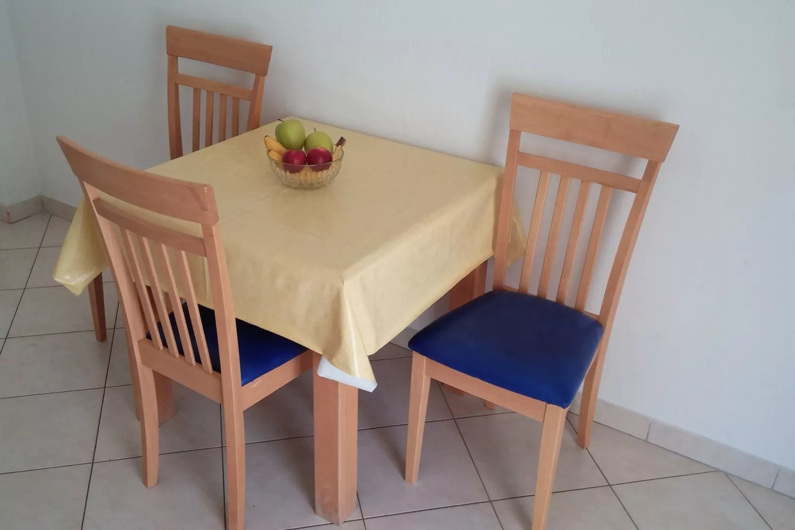 Apartment Ivanka A3-005-012-Eetkamer
