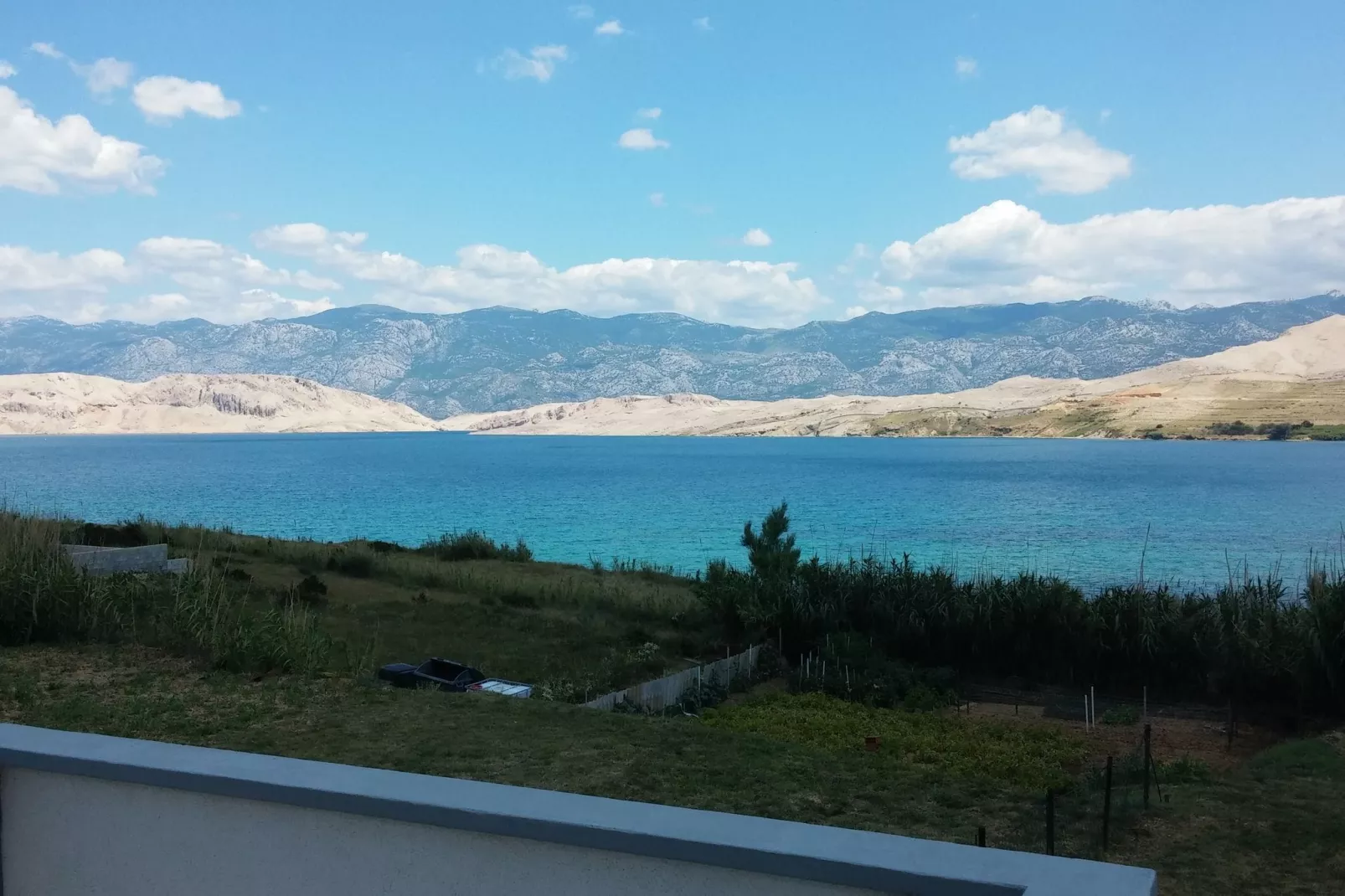 Mooi appartement in Pag met dakterras-Uitzicht zomer