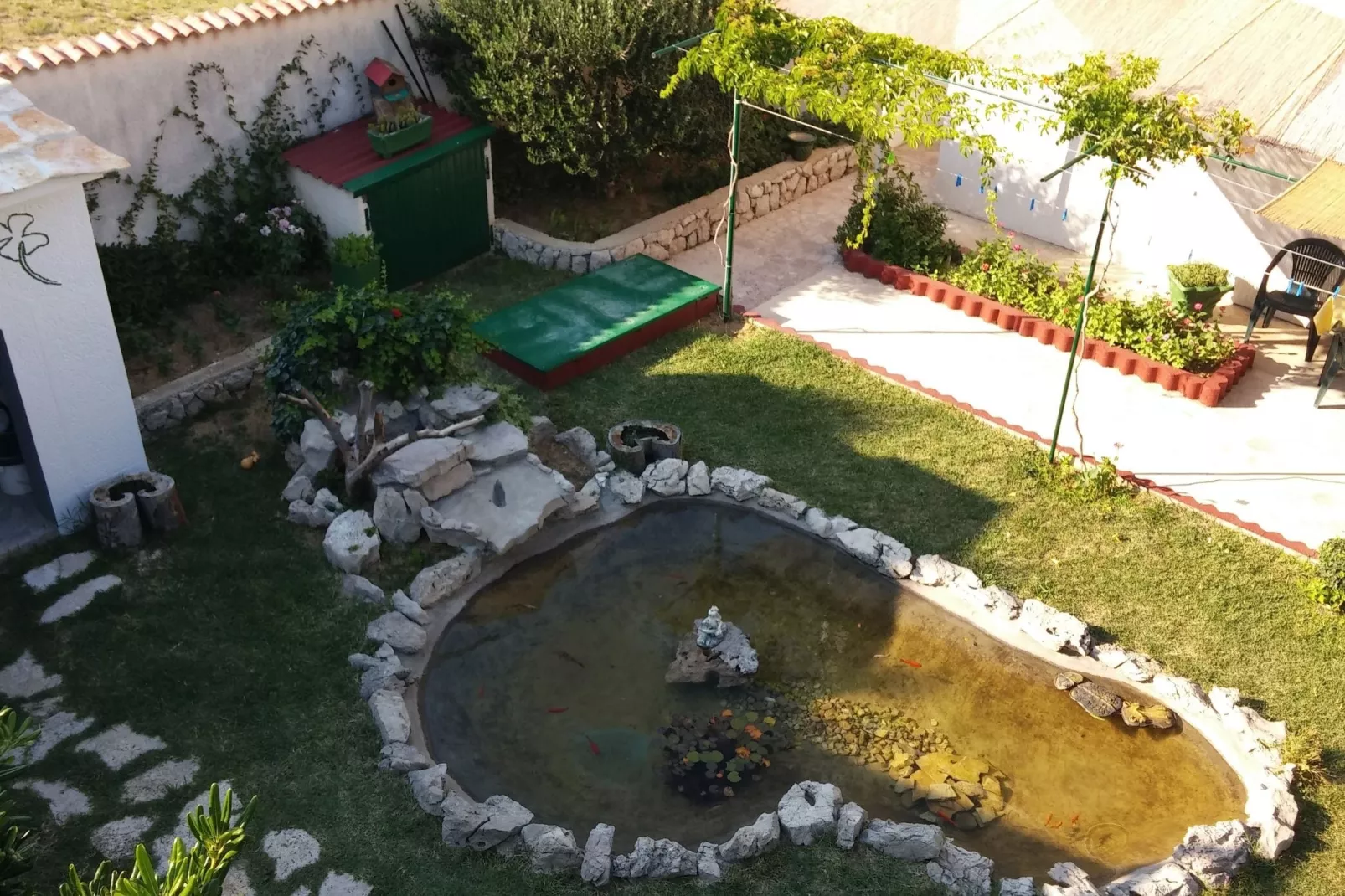 Ruim appartement met terras en een geweldig uitzicht op zee VEW, barbecue in de tuin voor gebruik-Tuinen zomer