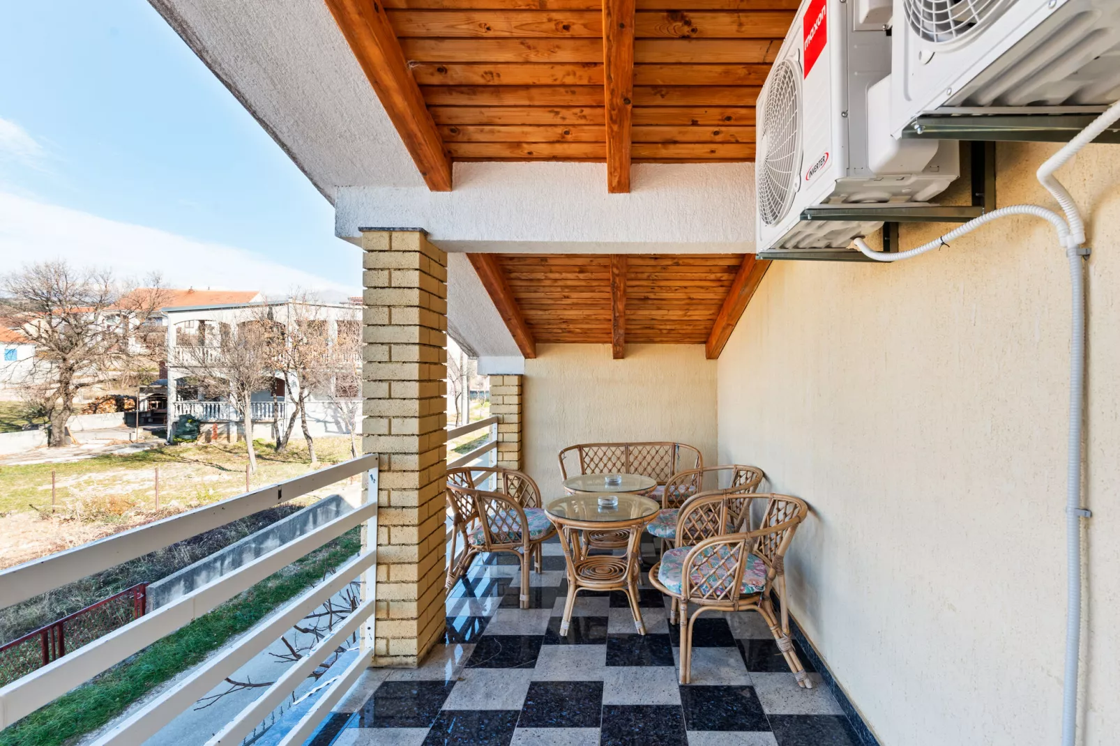 Lovely apartment Katarina-Terrasbalkon