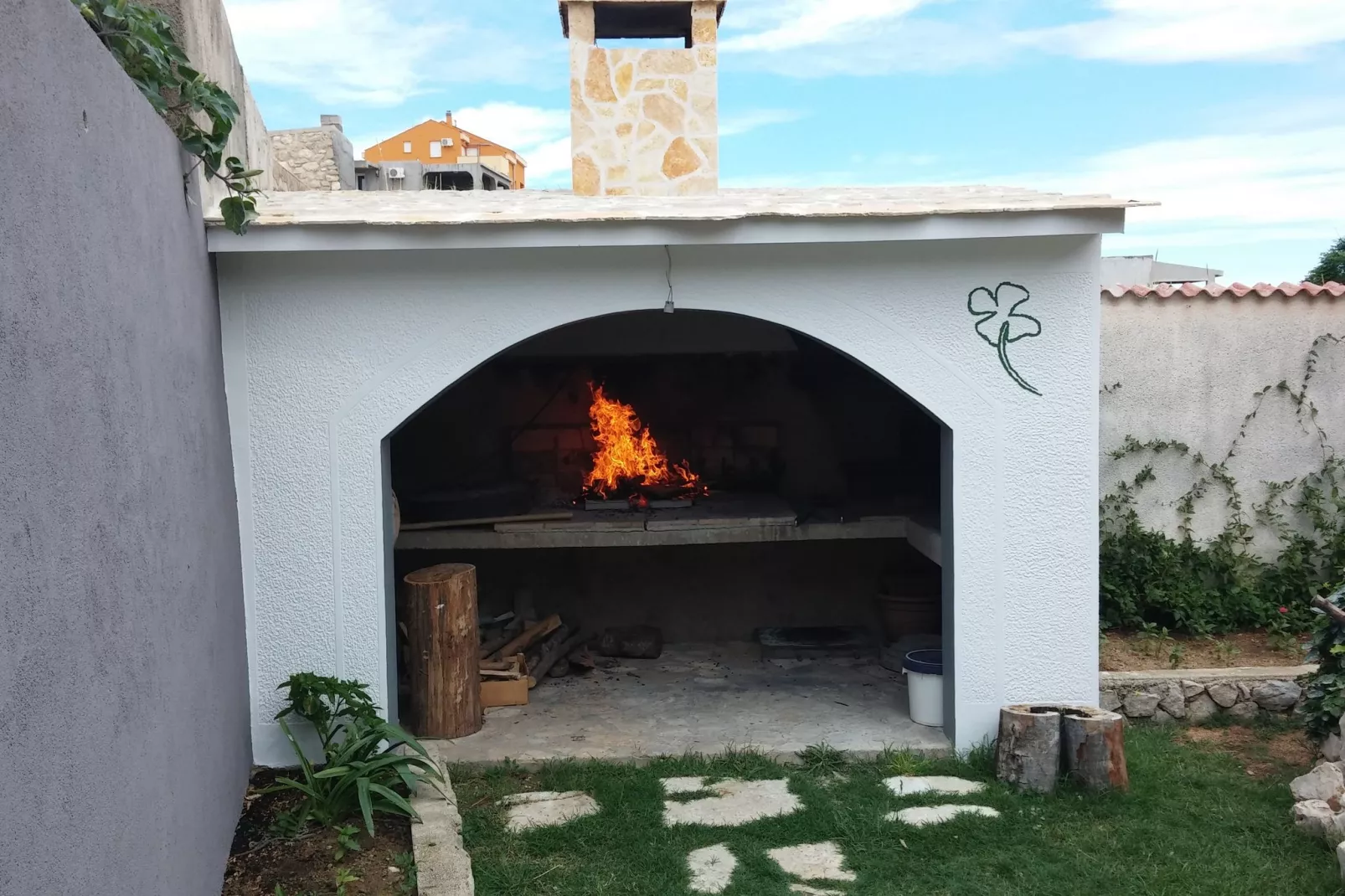 Ruim appartement met terras en een geweldig uitzicht op zee VEW, barbecue in de tuin voor gebruik-Sfeer