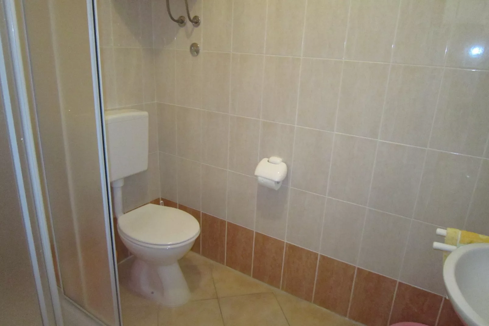 Pittoresk appartement in Pag met zeezicht-Badkamer
