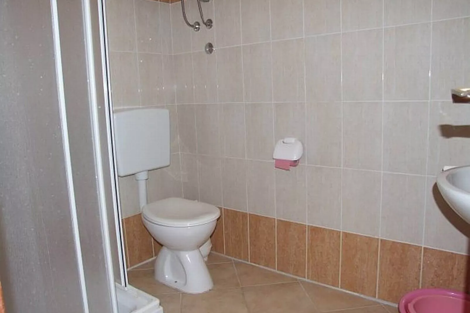 Pittoresk appartement in Pag met zeezicht-Badkamer