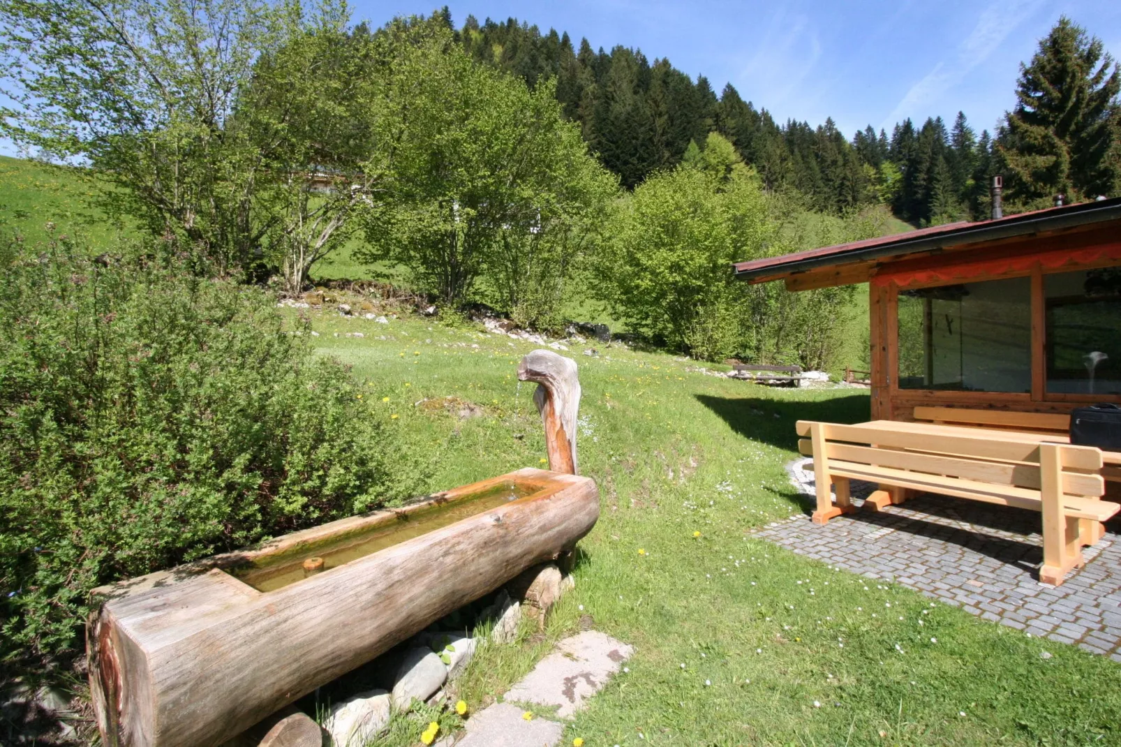 Chalet Niederndorferberg-Tuinen zomer