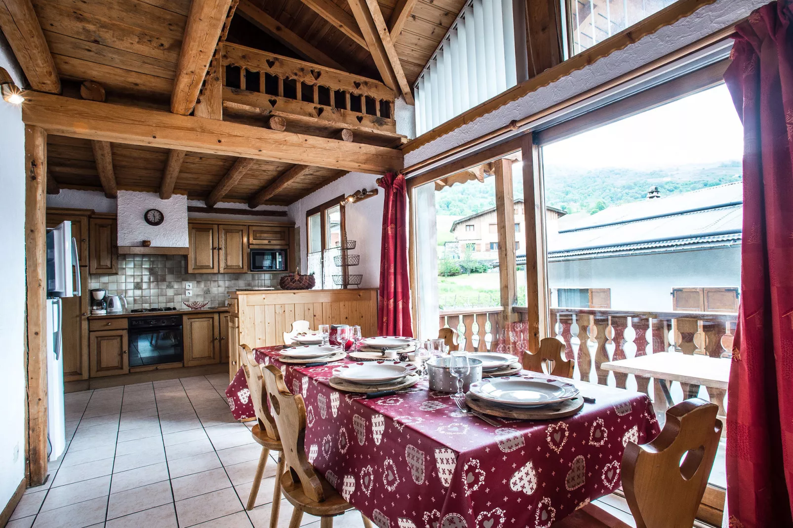 Chalet Loutantin-Eetkamer