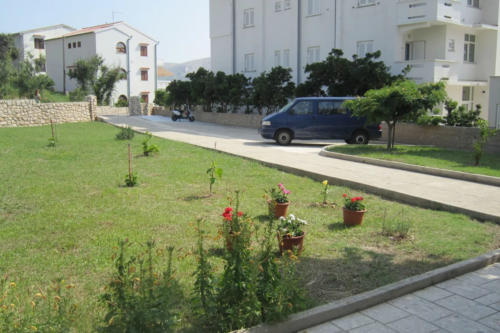 Prachtig appartement in Pag met zeezicht-Tuinen zomer
