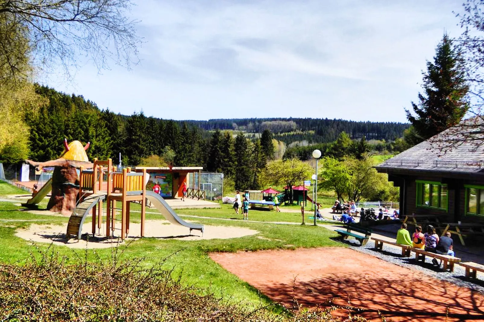 Mooi chalet op een camping, met verschillende terrassen en prachtig uitzicht-Parkfaciliteiten