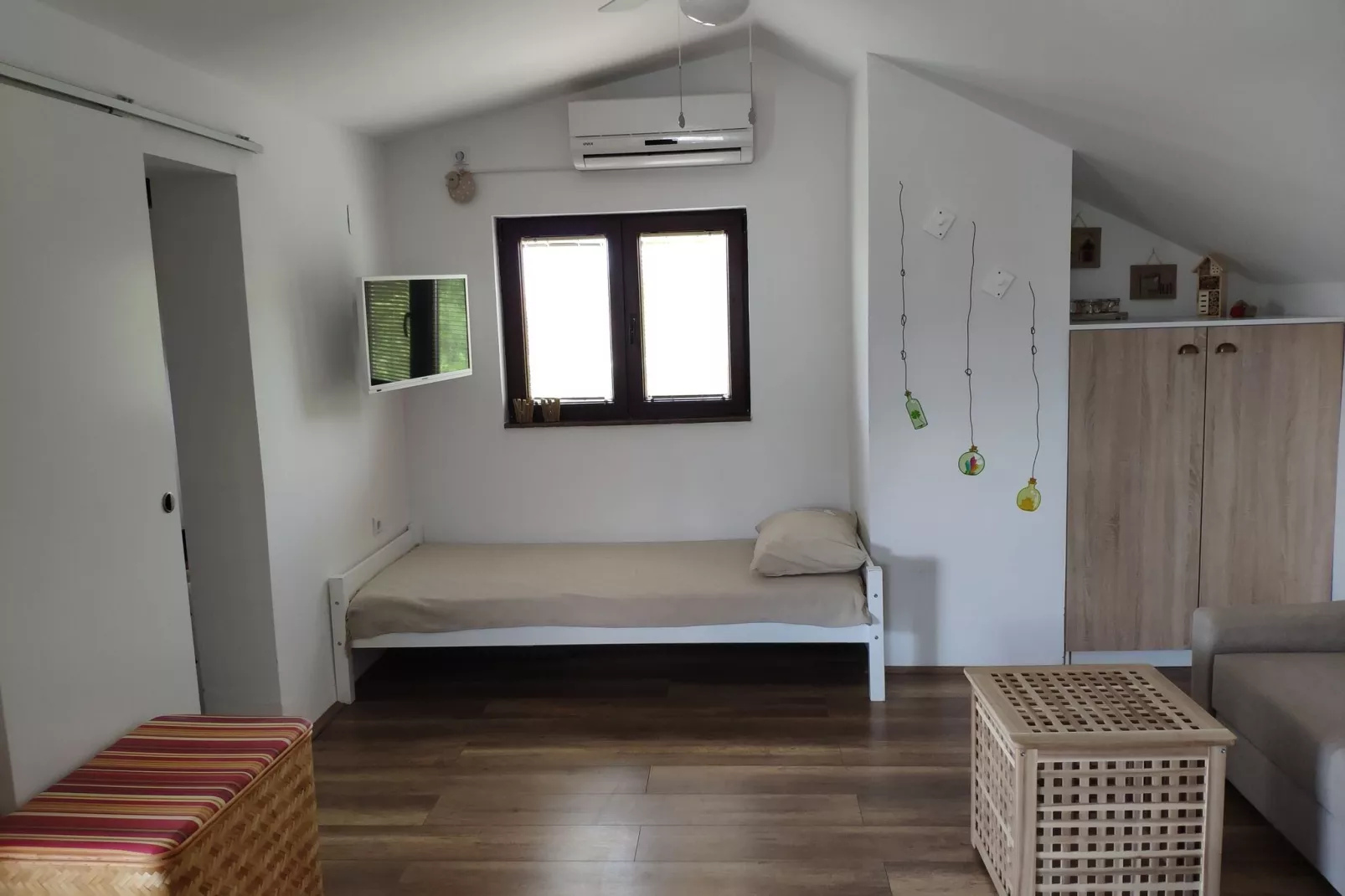 Studio apartment Paklenica-Woonkamer