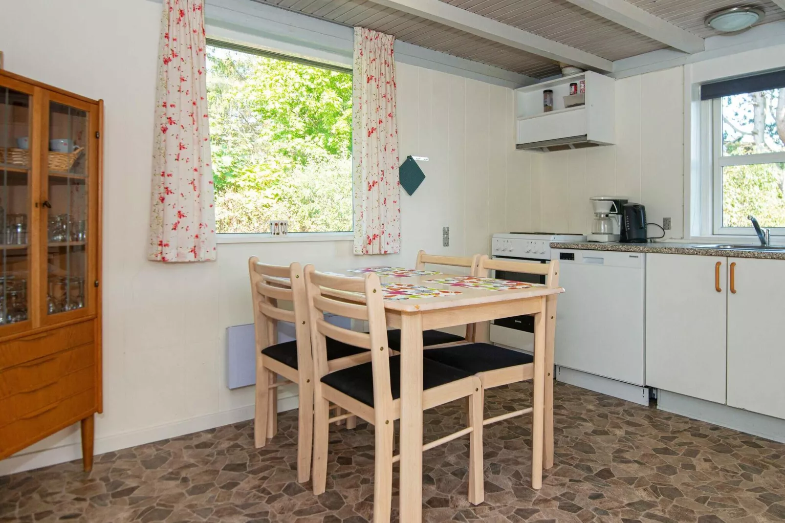 Rustig toevluchtsoord met spa and tuin-By Traum-Binnen