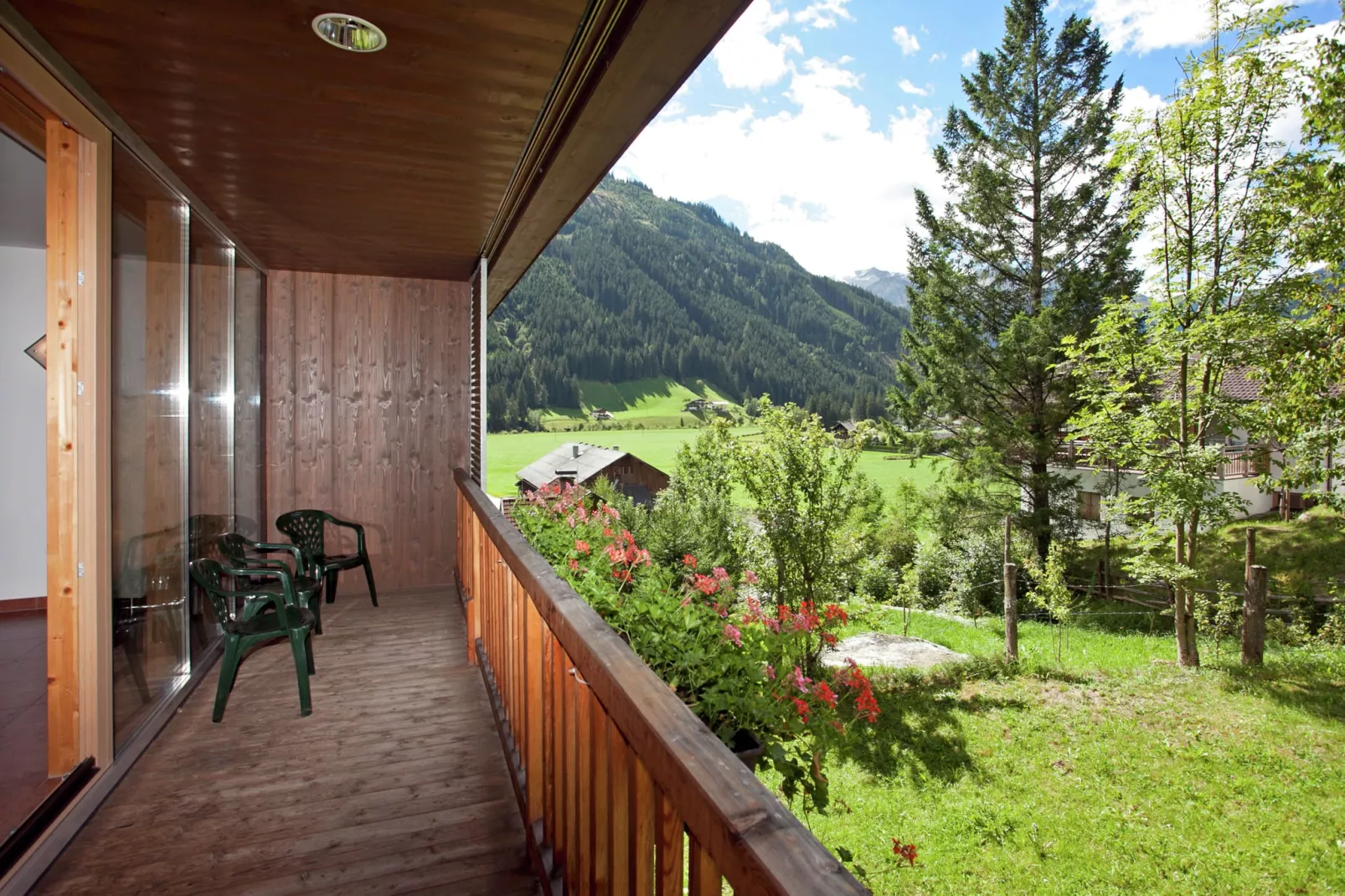 Maisonnette im Wald-Terrasbalkon