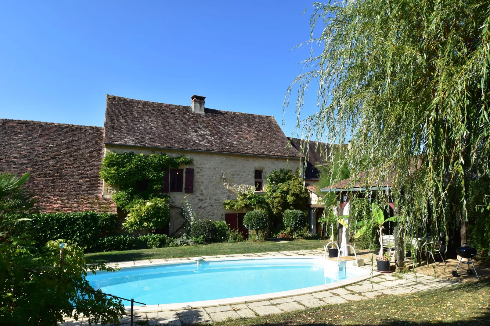 Maison de vacances St Jory las Bloux-Buitenkant zomer