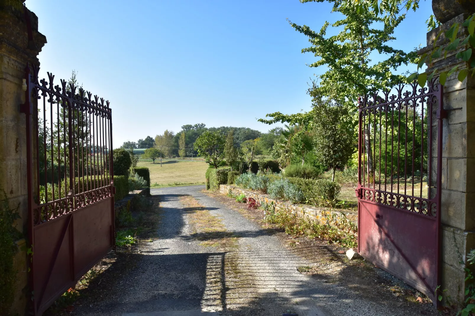 Maison de vacances St Jory las Bloux-Tuinen zomer