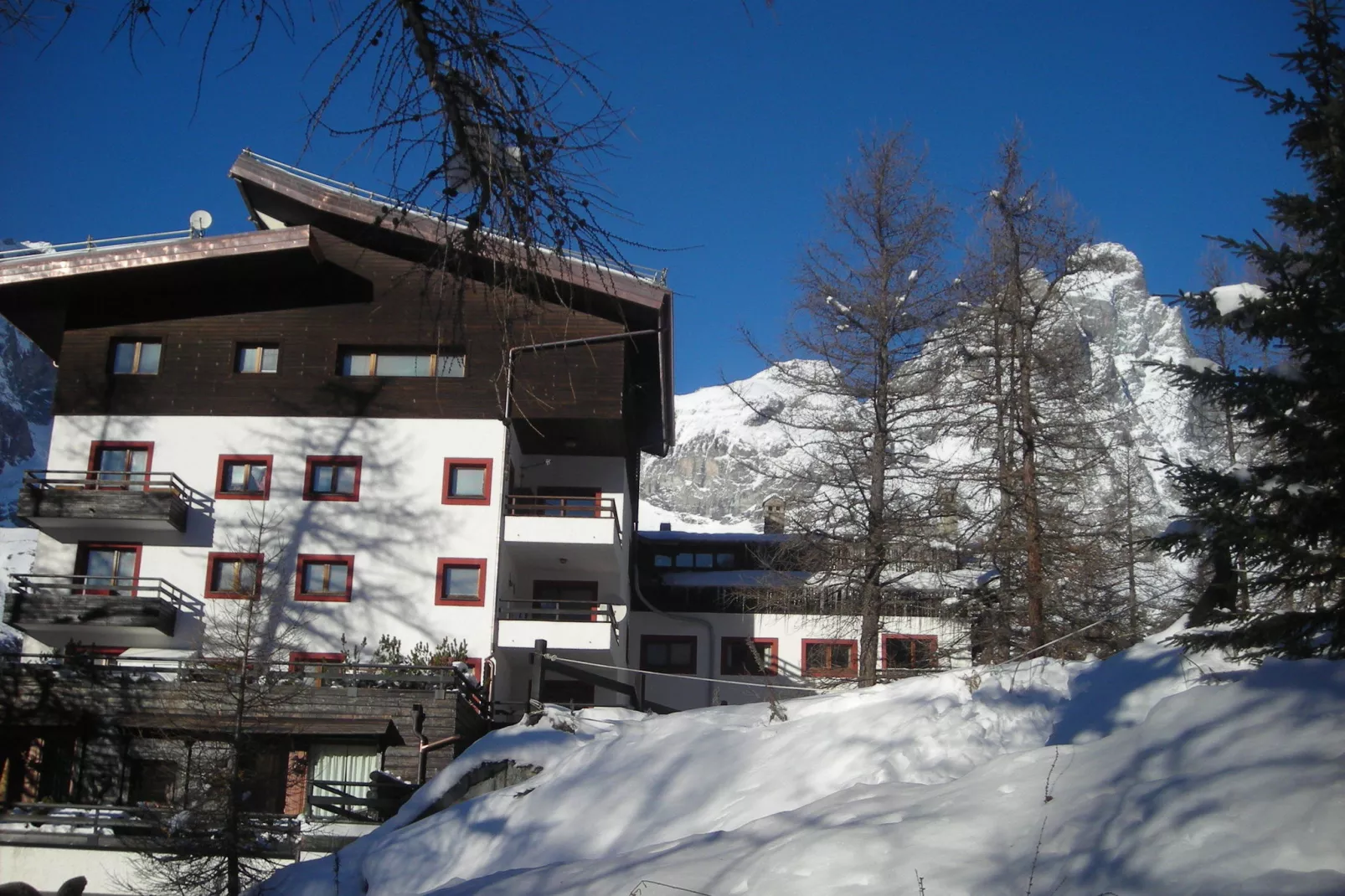 Residenza Cervinia 2P-Exterieur winter