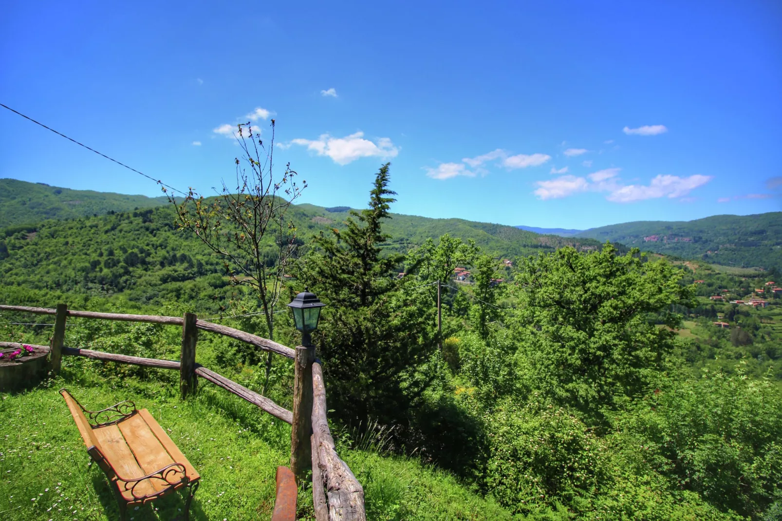 Agriturismo Nonno Raoul-Uitzicht zomer