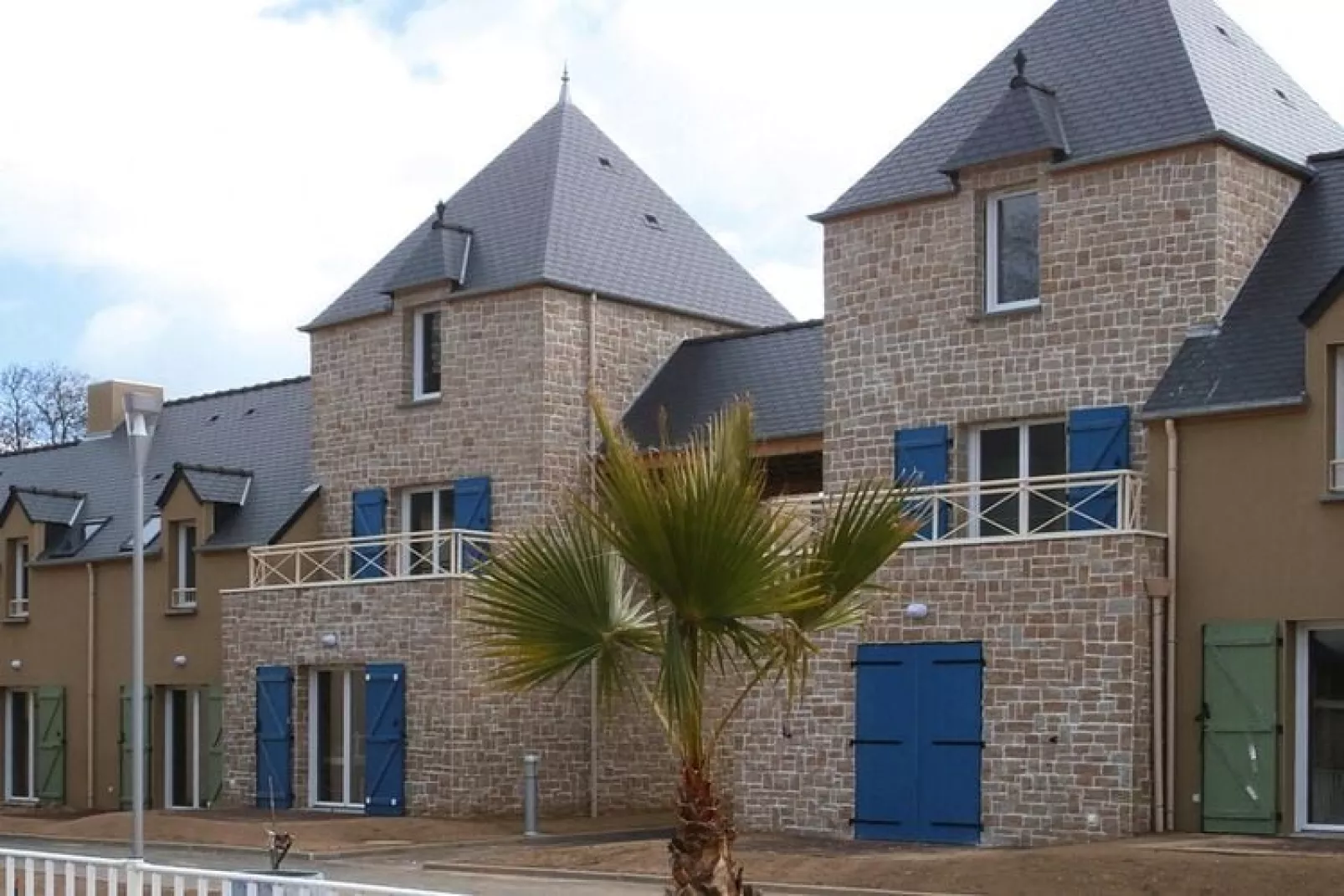 Residence Le Domaine des Mauriers St Malo // T2/4 pers-Buitenkant zomer