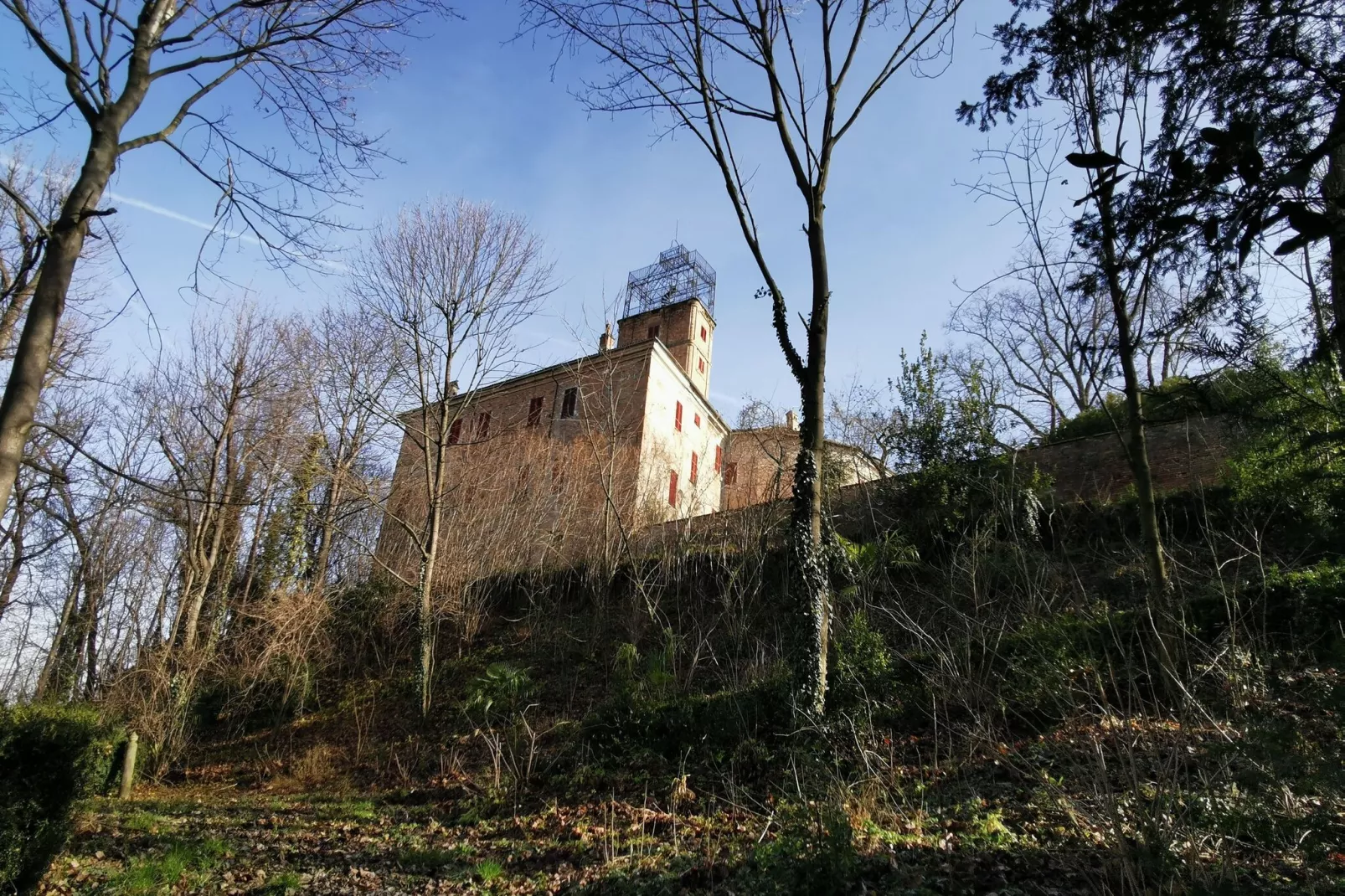 Castello di Robella-Buitenkant zomer