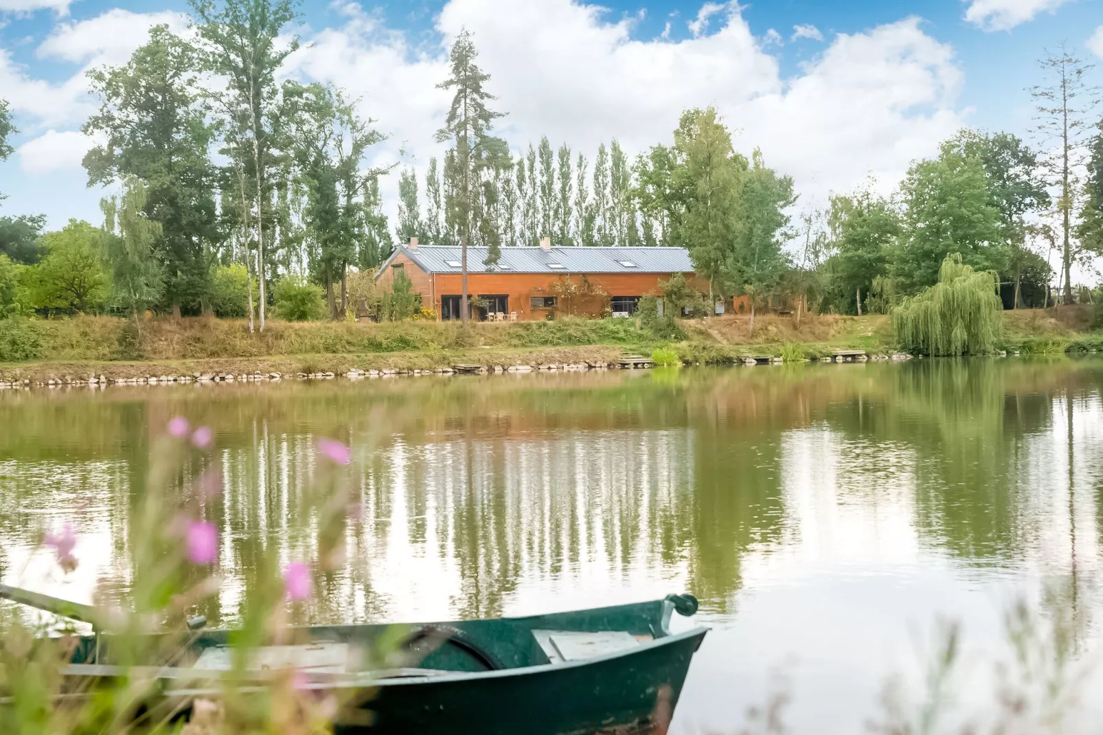 Le Gîte du Lac Privé-Uitzicht zomer