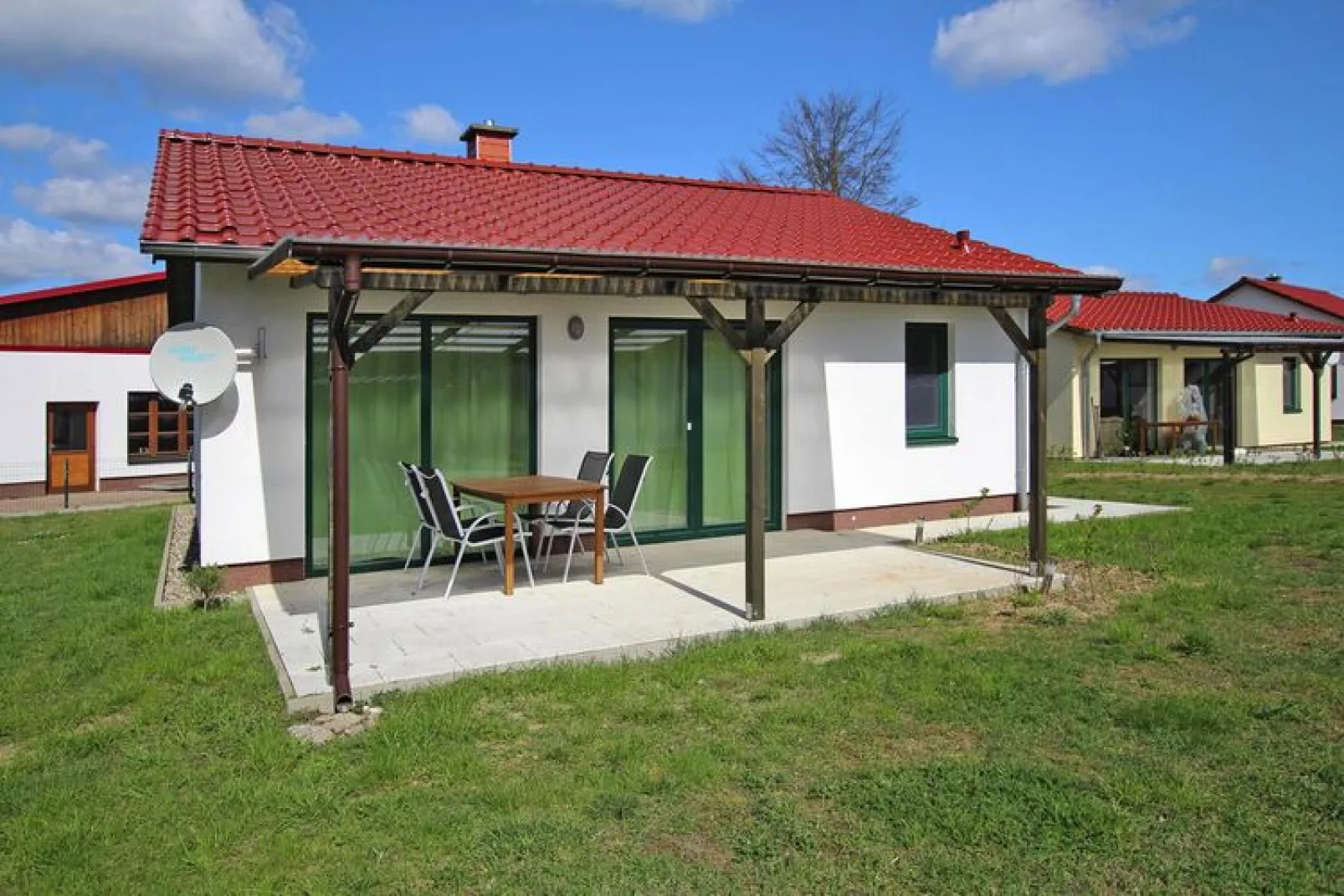 Ferienhaus Seeadler 62 qm-Buitenkant zomer