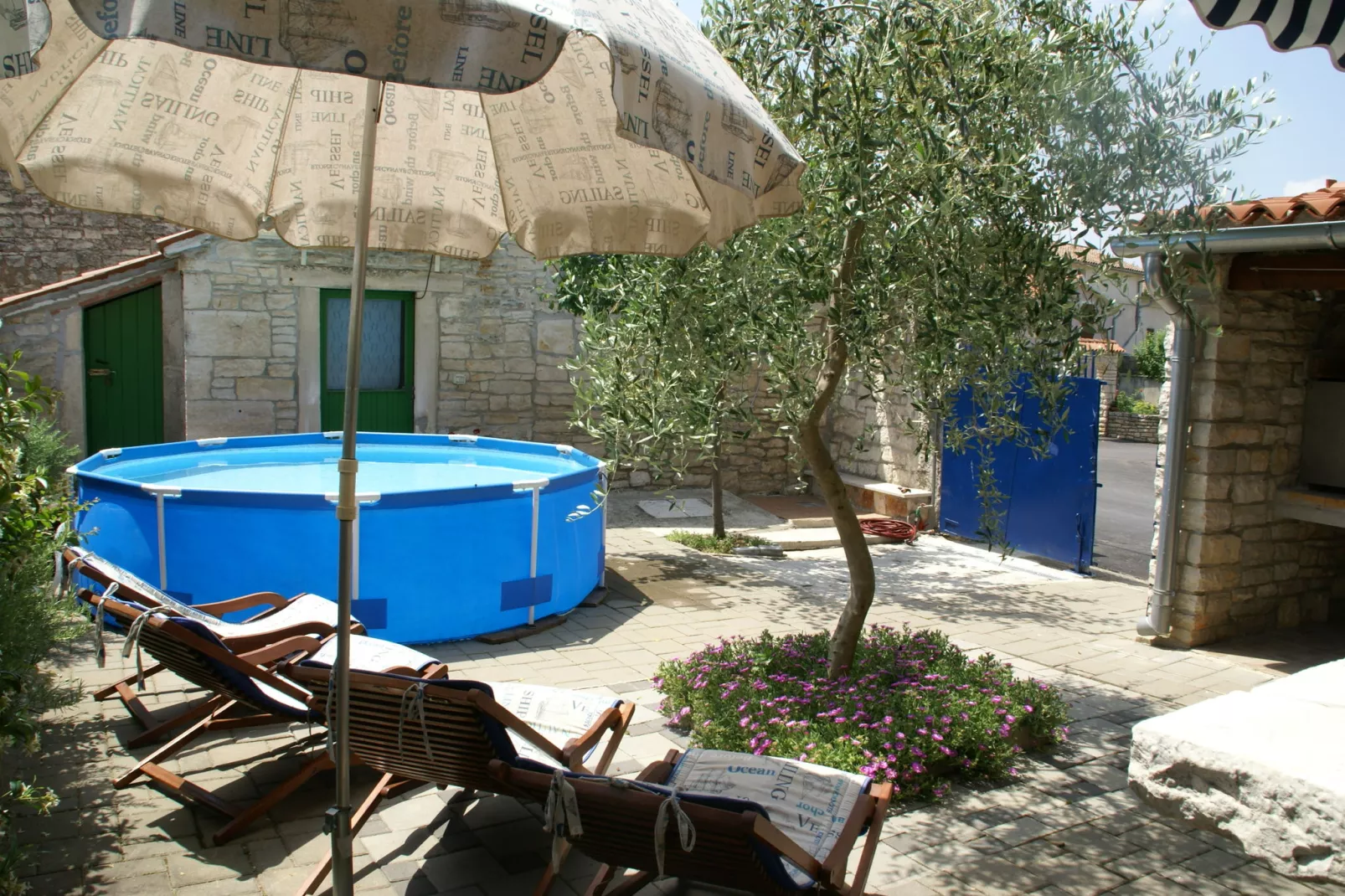 Casa Mario-Buitenkant zomer