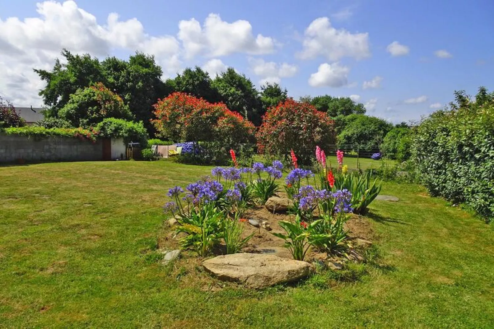 Holiday home Trélévern-Tuinen zomer