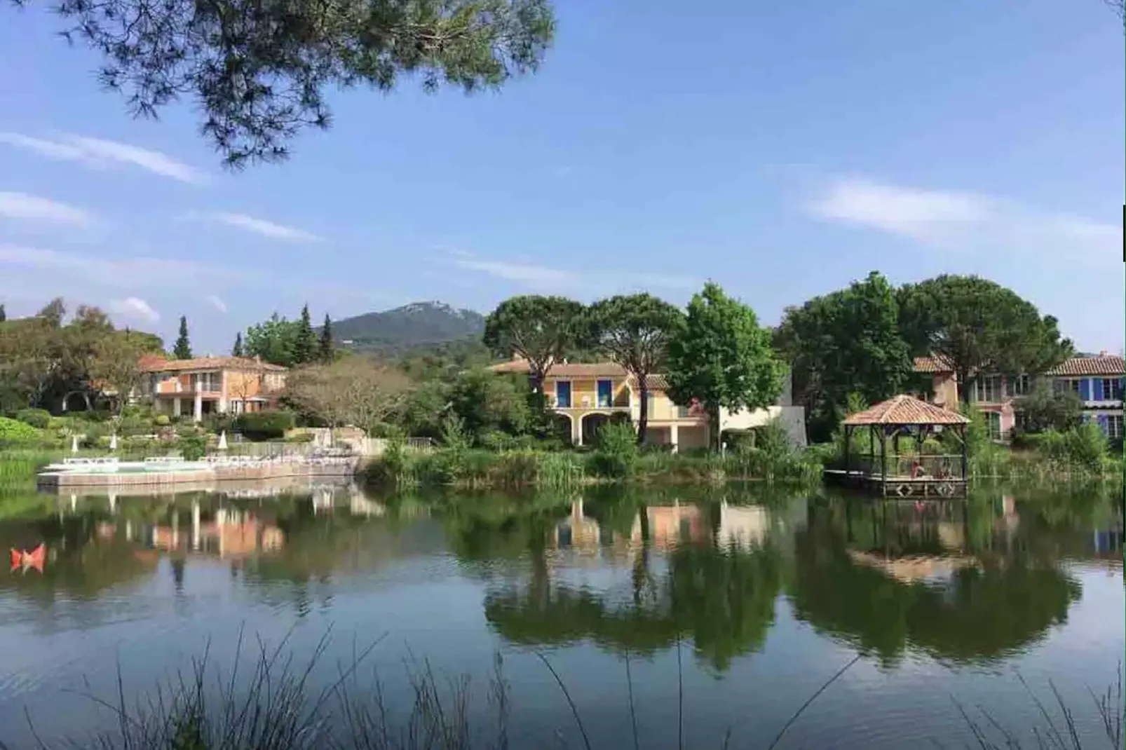 Doppelhaushälfte Grimaud-Gebieden zomer 1km