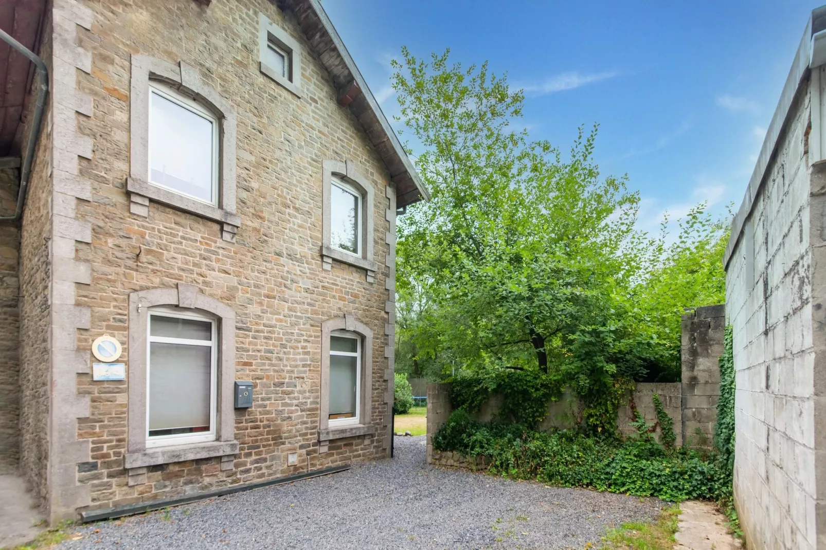 Superbe habitation au calme pour 6 personnes-Buitenkant zomer