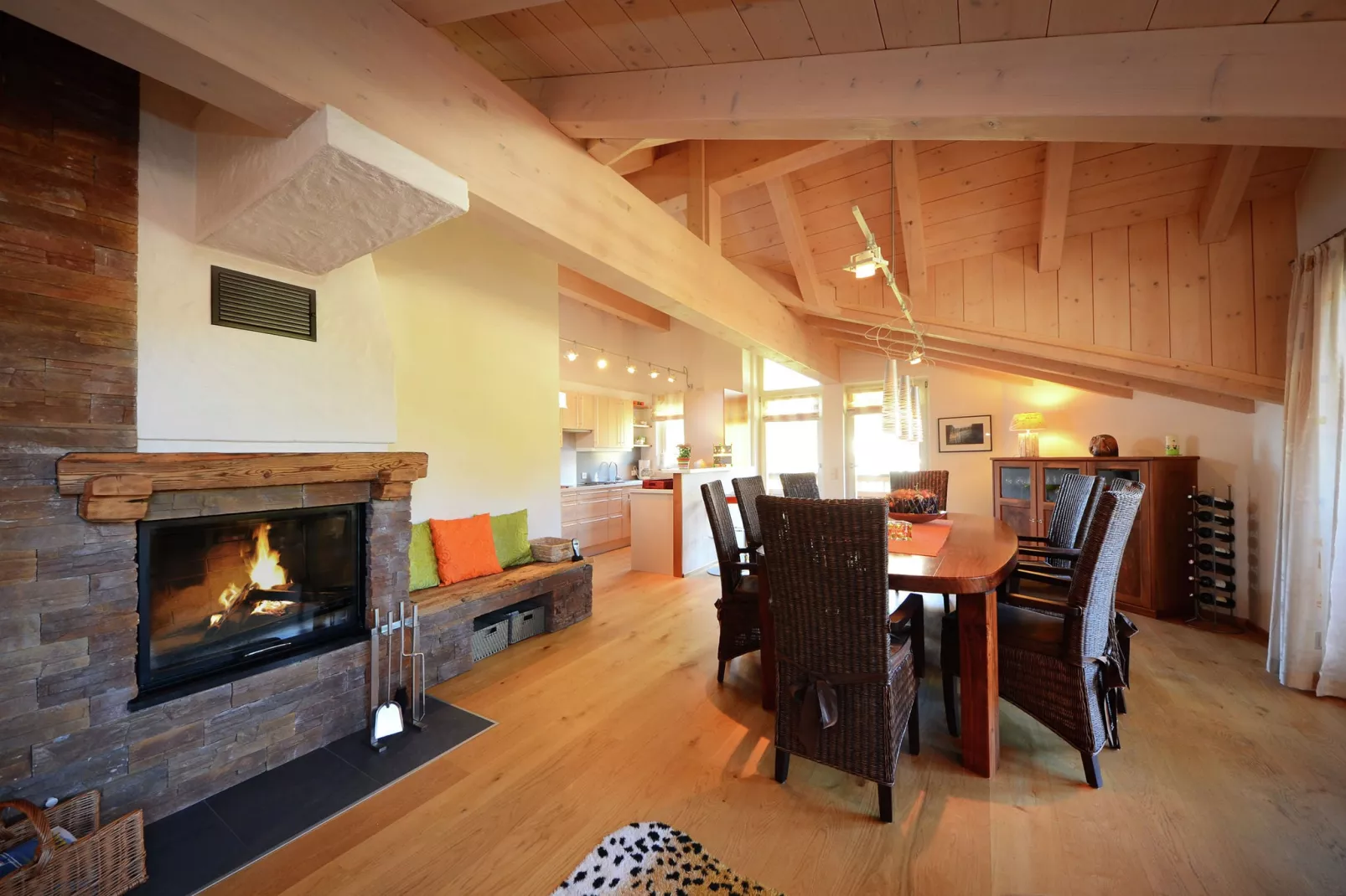 Penthouse an der Piste-Eetkamer