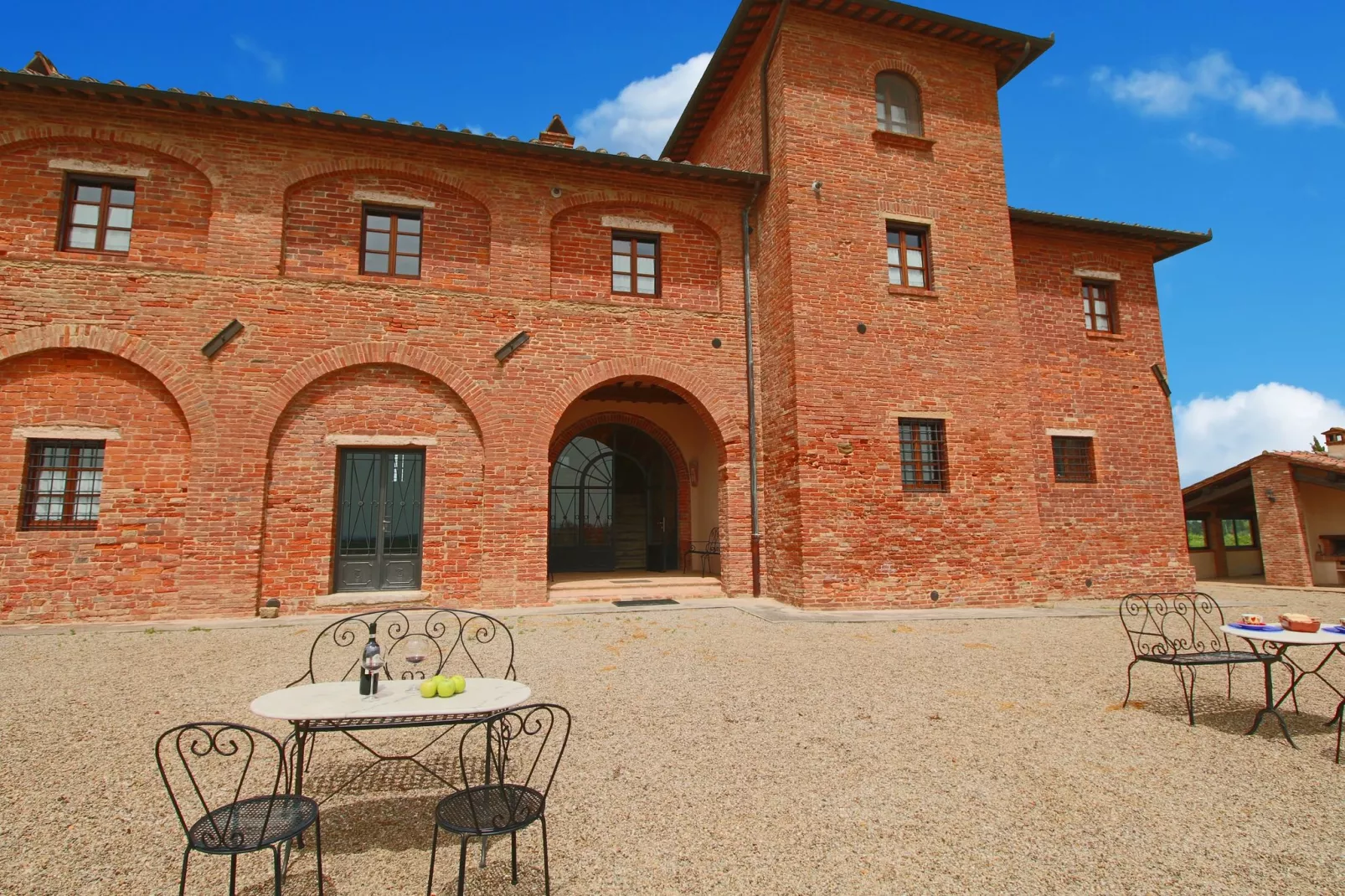 Gezellig appartement in Montepulciano met zwembad-Buitenkant zomer