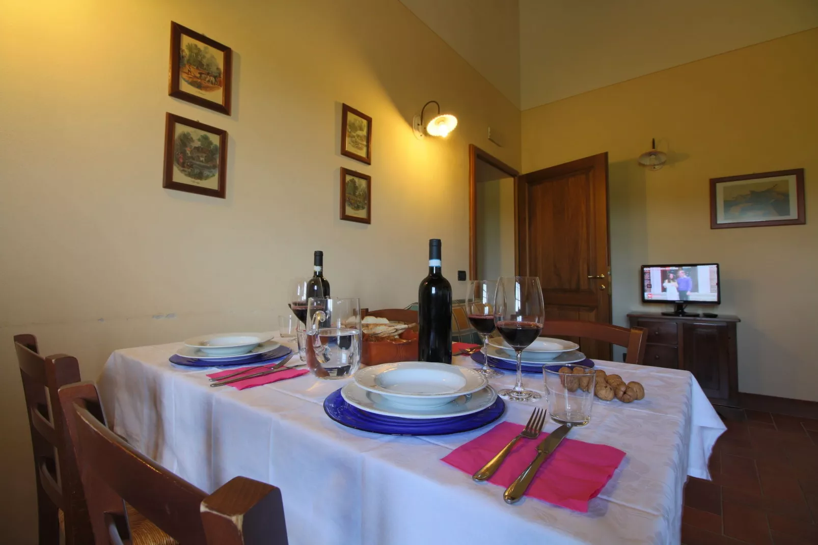 Gezellig appartement in Montepulciano met zwembad-Eetkamer
