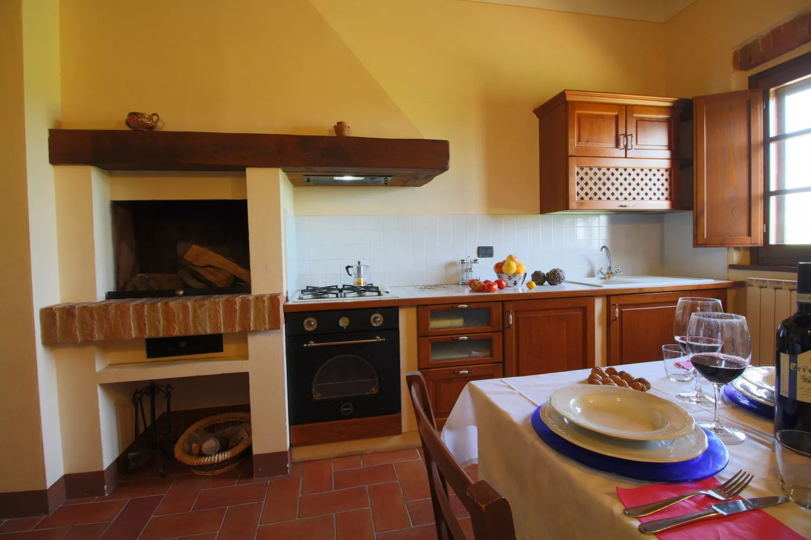 Gezellig appartement in Montepulciano met zwembad-Eetkamer
