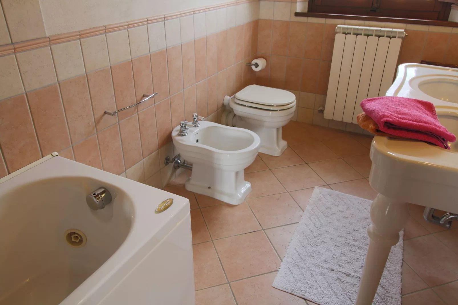 Gezellig appartement in Montepulciano met zwembad-Badkamer
