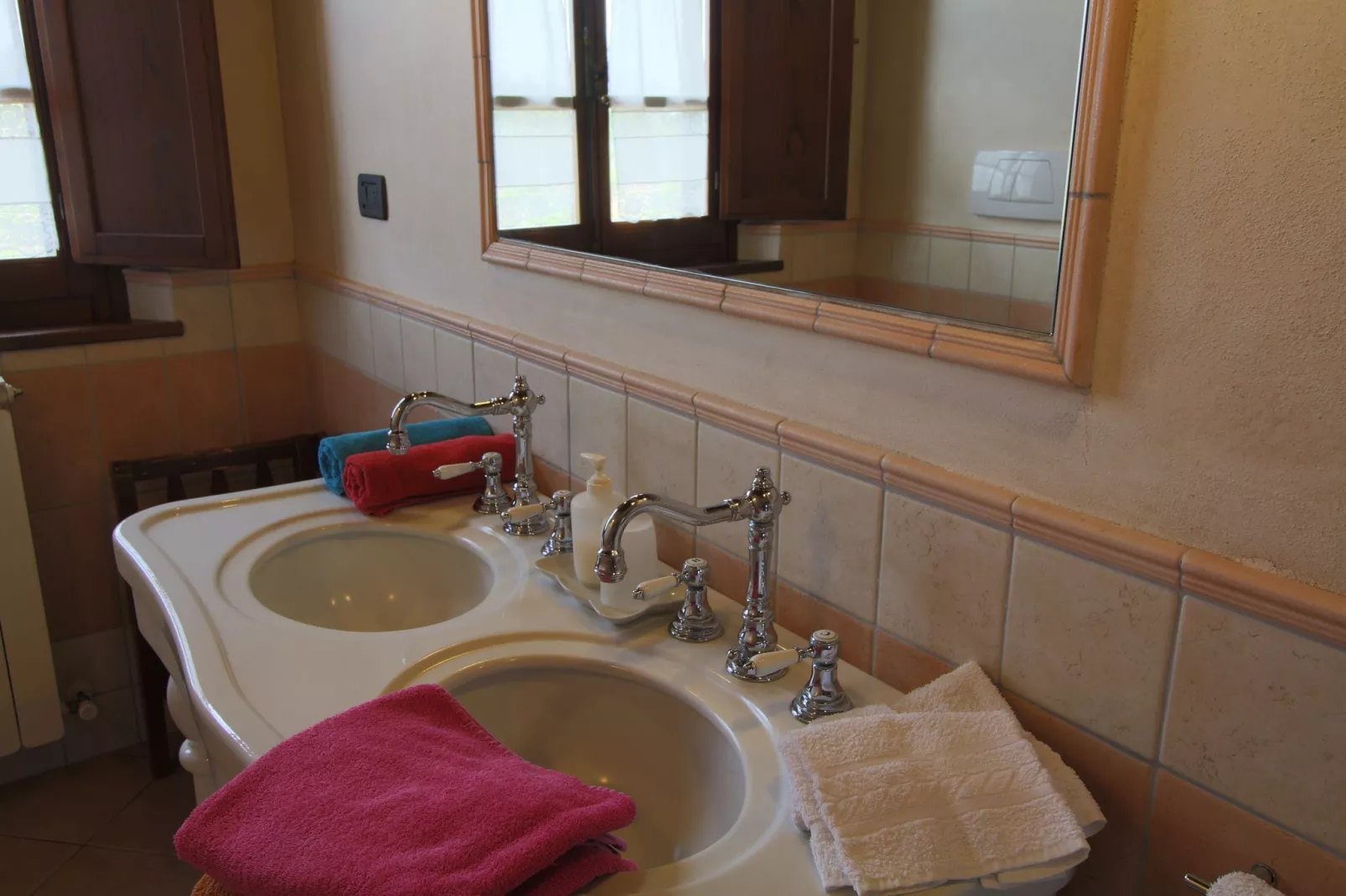 Gezellig appartement in Montepulciano met zwembad-Badkamer