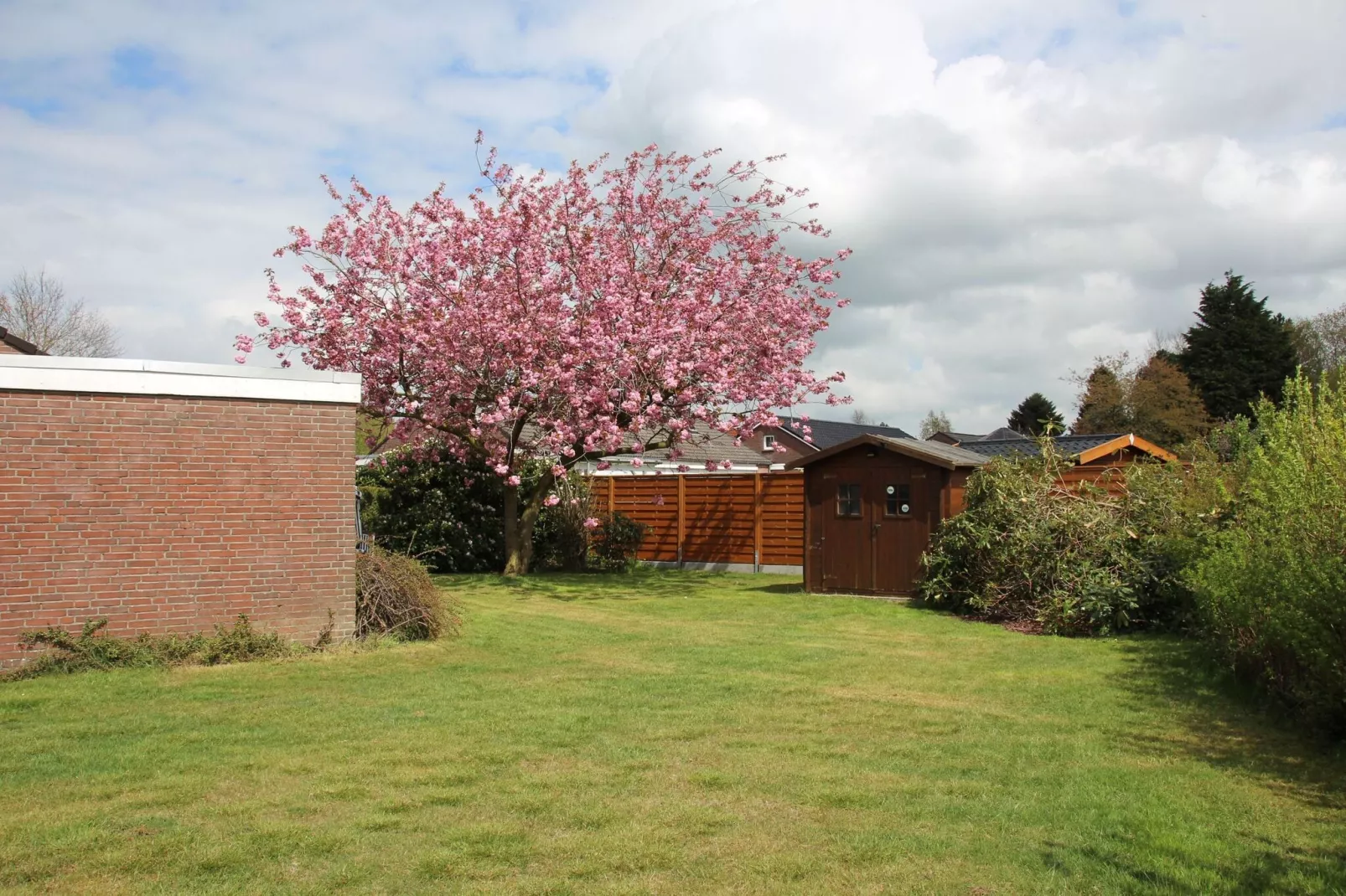 Bungalow Berumbur-Tuinen zomer